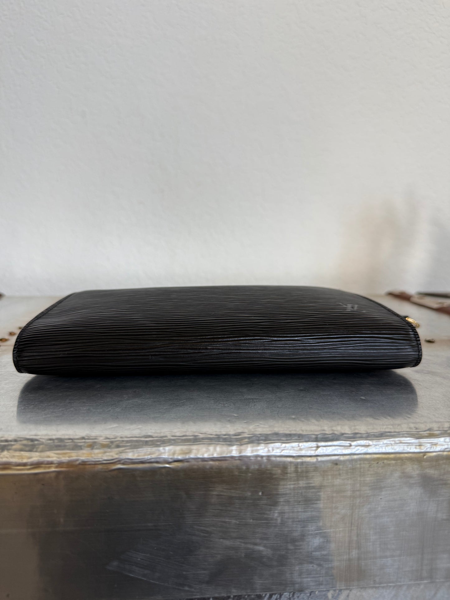 Pre-owned Louis Vuitton Pochette Accessoires Epi Shoulder / Handbag