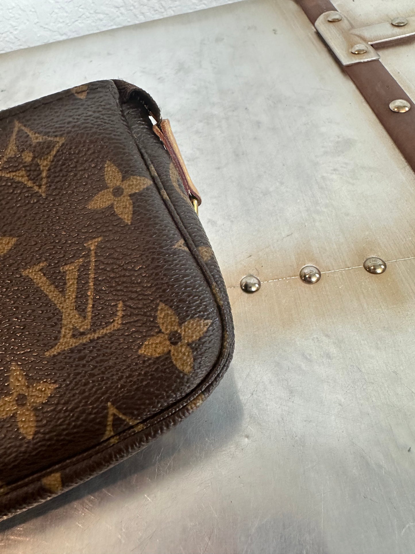 Pre-owned Authentic Louis Vuitton MINI Pochette Accessoires Monogram Handbag