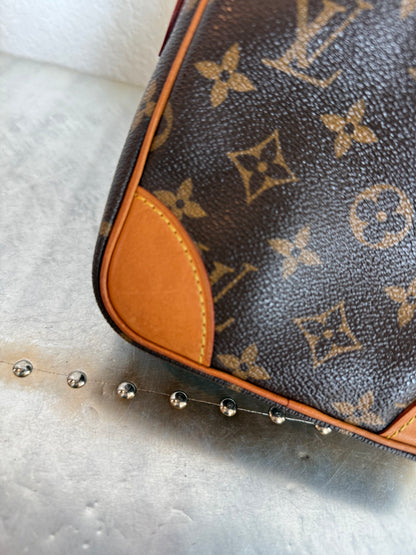 Pre-owned Authentic Louis Vuitton Danube Monogram Crossbody Bag