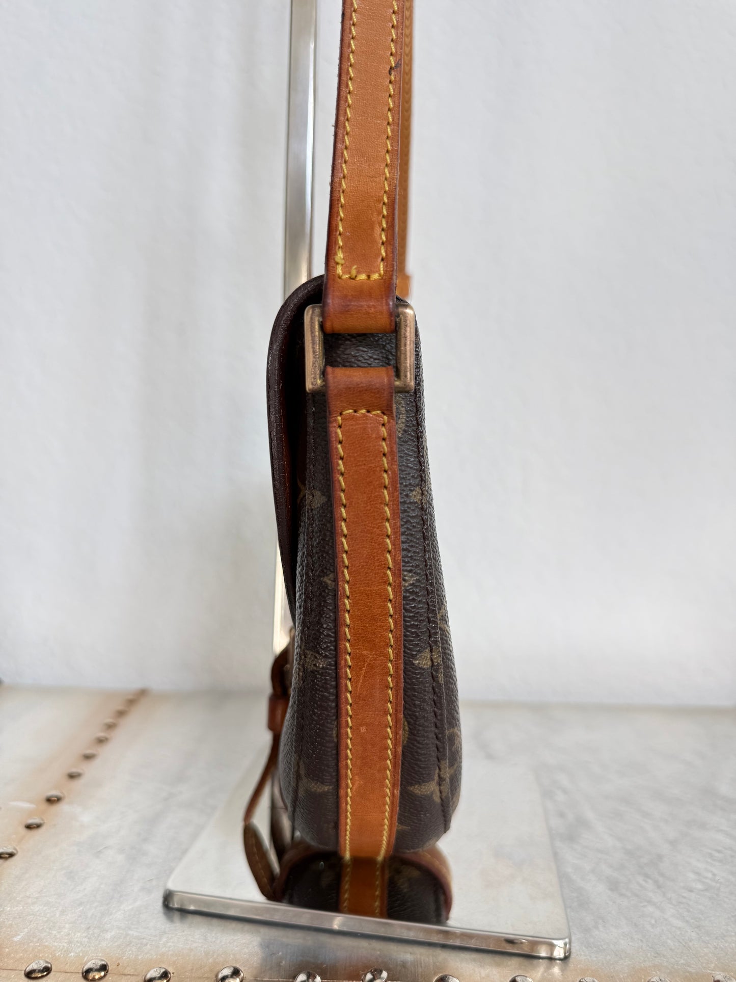 Pre-owned Authentic Louis Vuitton Chantilly PM Monogram Crossbody Bag