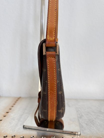 Pre-owned Authentic Louis Vuitton Chantilly PM Monogram Crossbody Bag