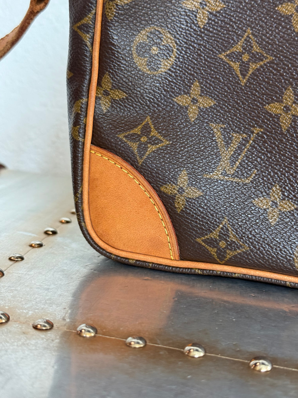 Pre-owned Louis Vuitton Trocadero 30 Monogram Shoulder / Crossbody Bag