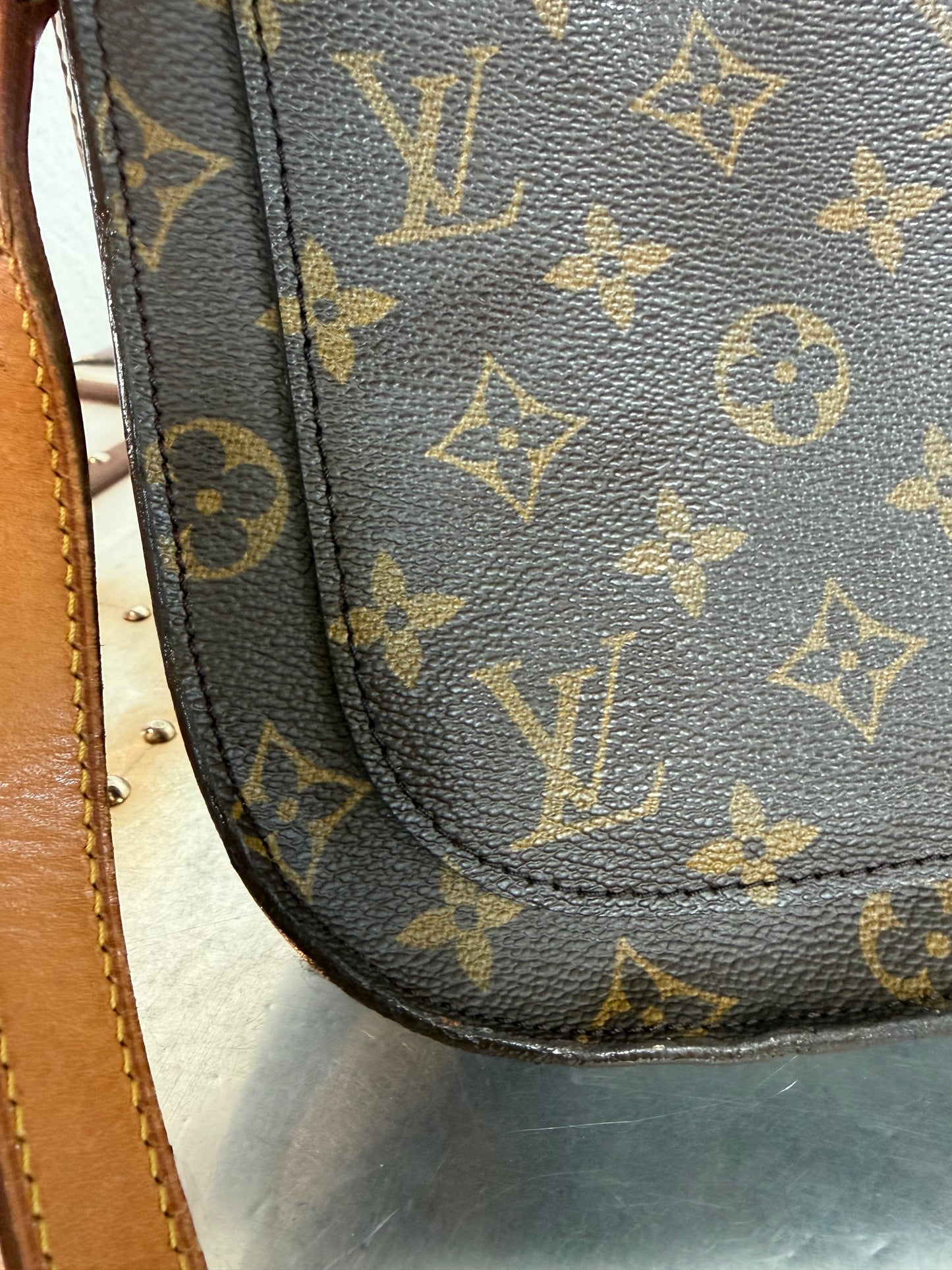 Pre-owned Authentic Louis Vuitton Saint Cloud GM Monogram Crossbody Bag
