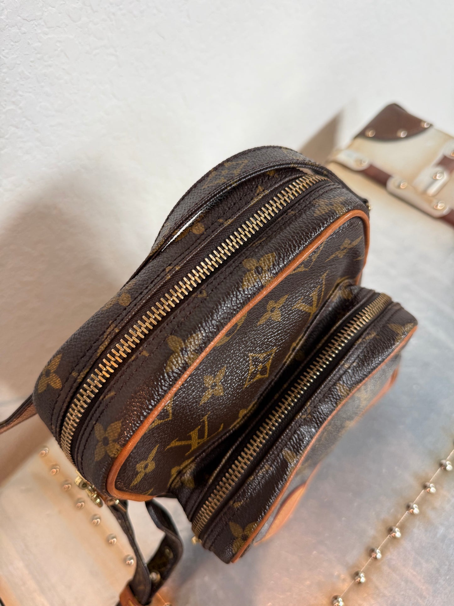 Pre-owned Authentic Louis Vuitton Amazon Monogram Crossbody Bag