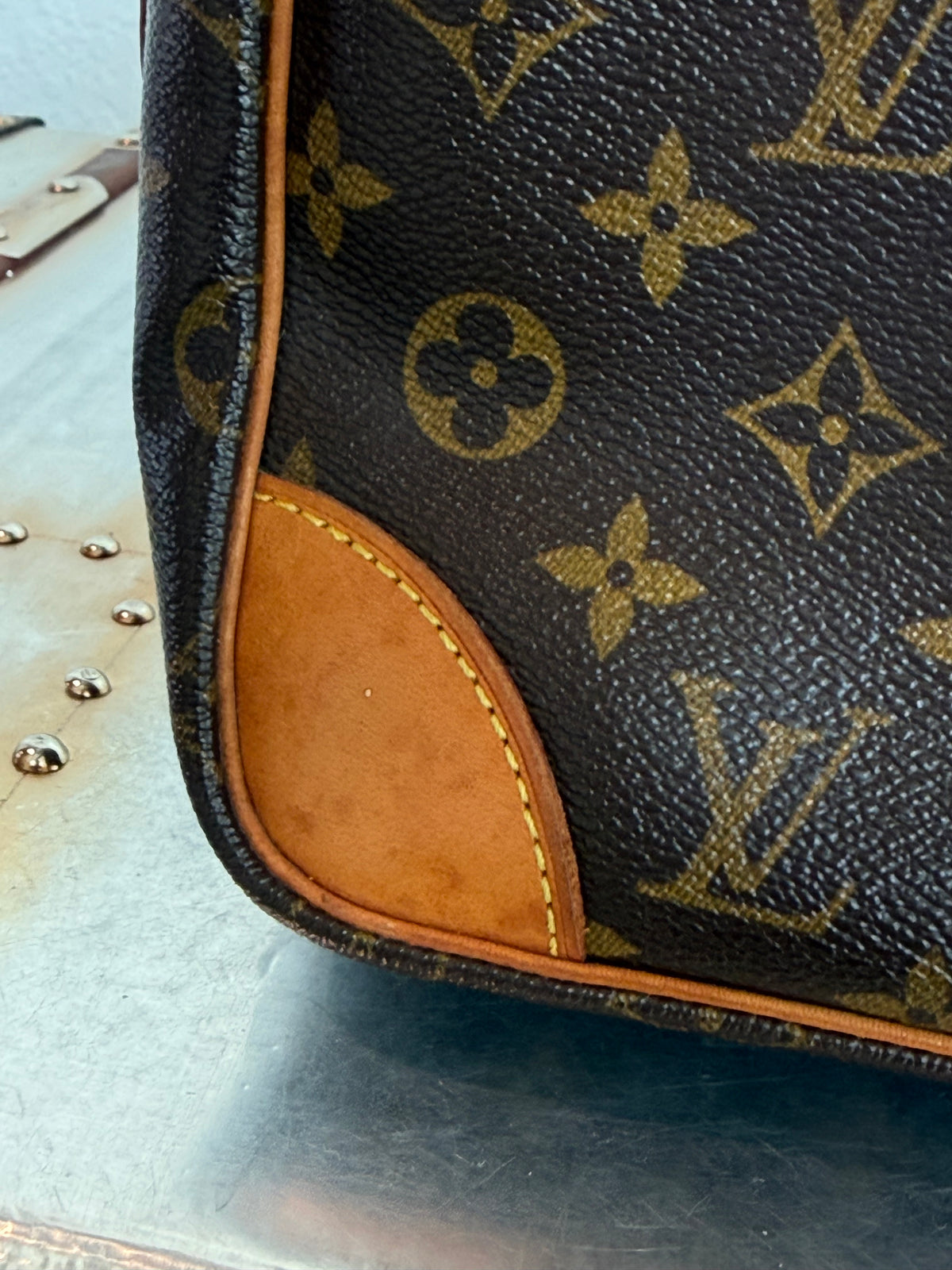 Pre-owned Louis Vuitton Trocadero 30 Monogram Shoulder / Crossbody Bag