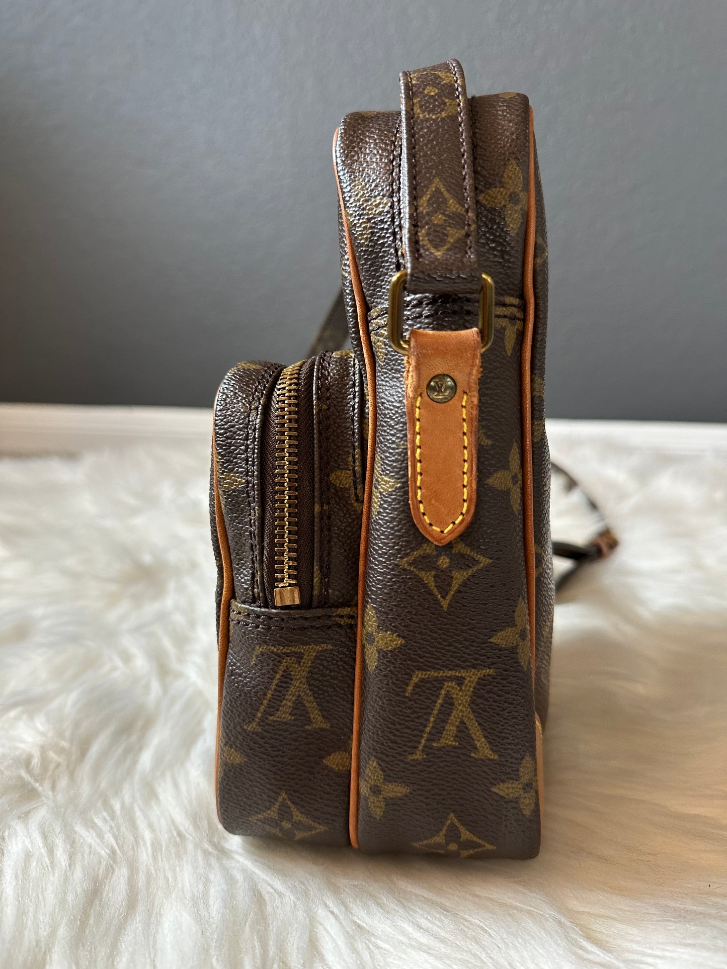 Pre-owned Authentic Louis Vuitton Amazon Monogram Crossbody Bag