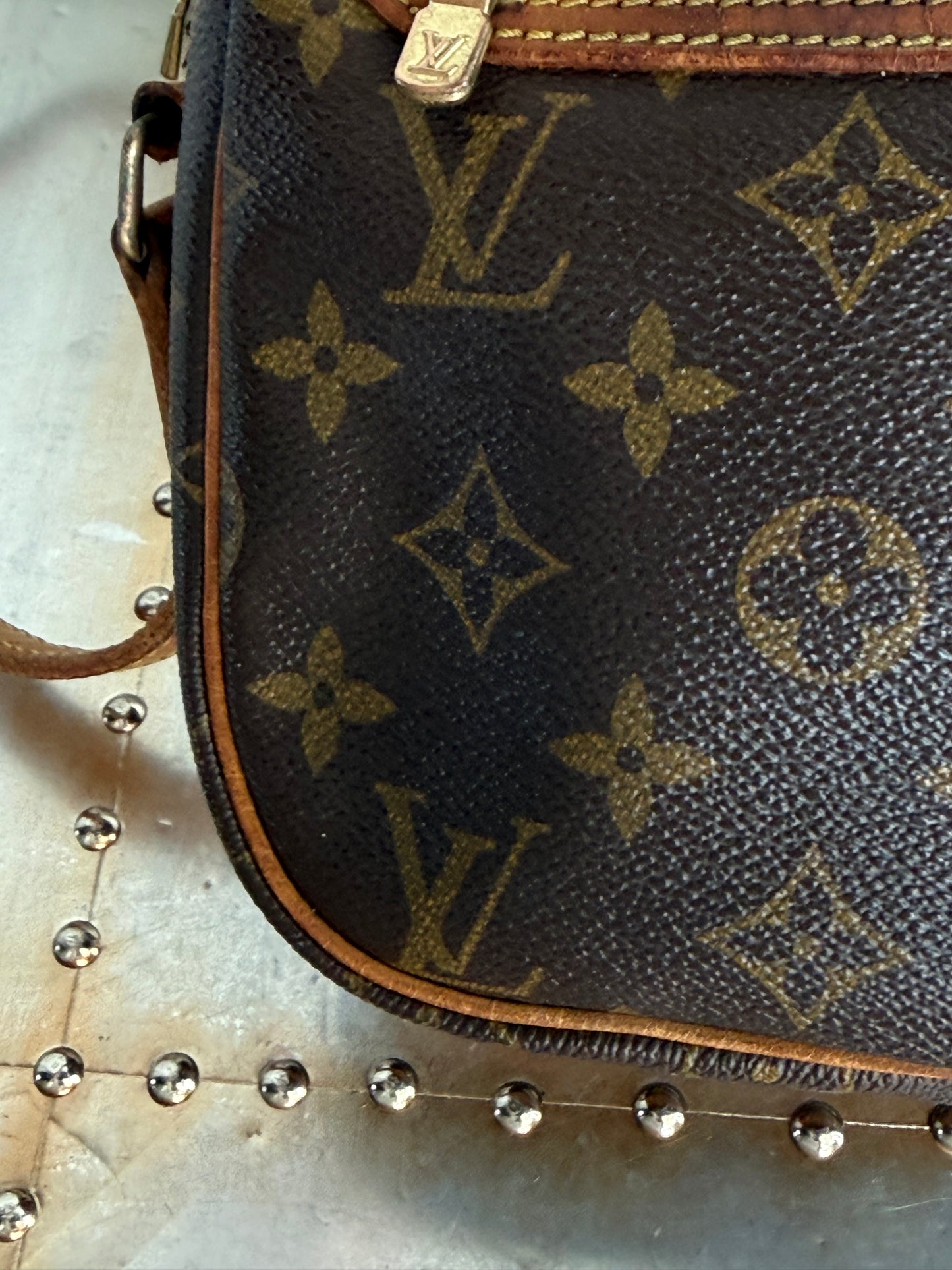 Pre-owned Authentic Louis Vuitton Senlis Monogram Crossbody /Shoulder Bag