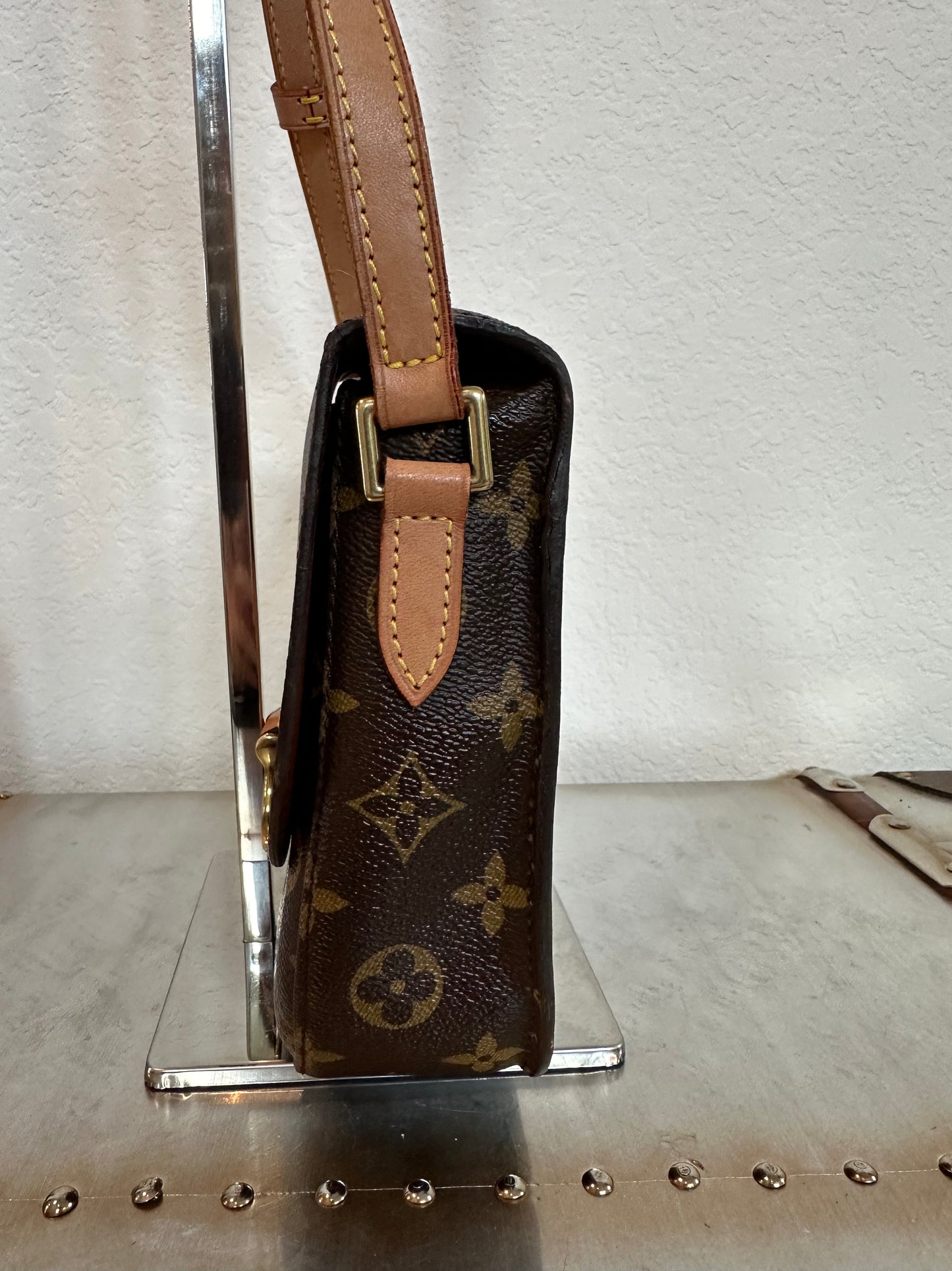 Pre-owned Authentic Louis Vuitton Saint Cloud MM Monogram Shoulder / Crossbody Bag