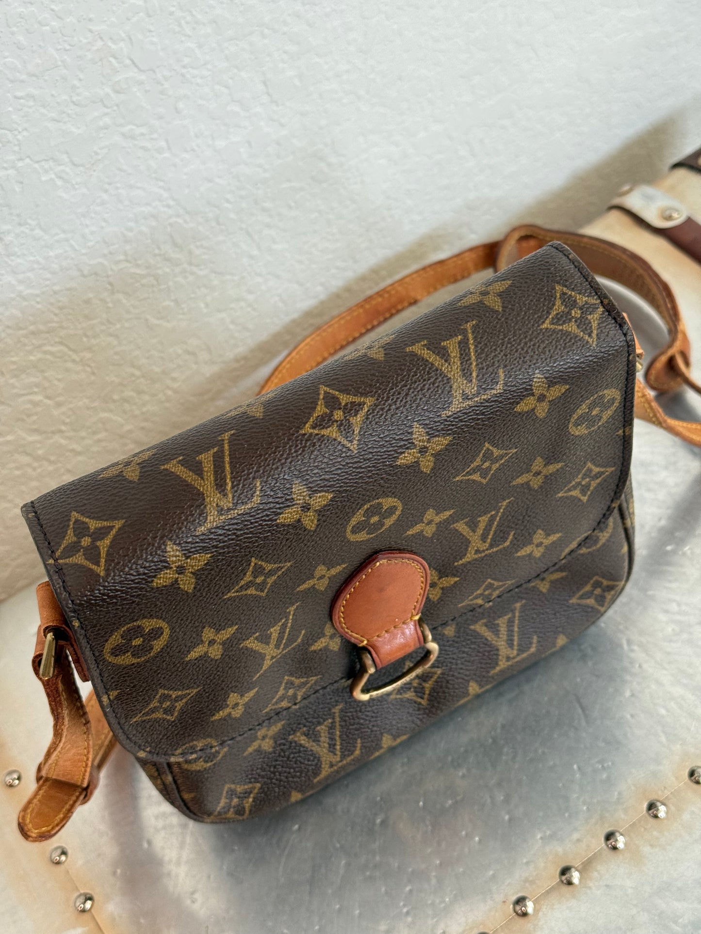 Pre-owned Authentic Louis Vuitton Saint Cloud MM Monogram Crossbody Bag