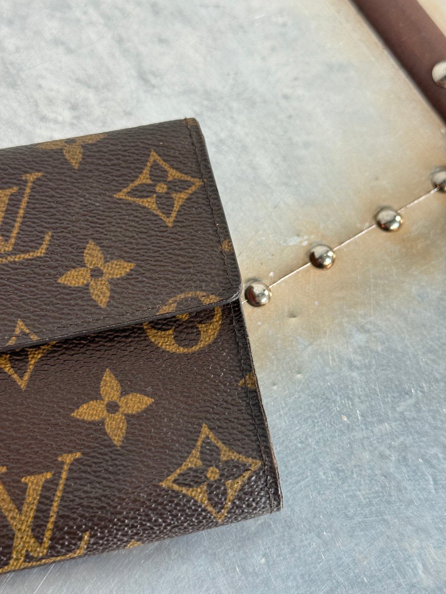 Pre-owned Authentic Louis Vuitton Portefeuille  International Monogram Wallet
