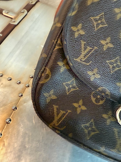 Pre-owned Authentic Louis Vuitton Saint Cloud GM Monogram Crossbody Bag