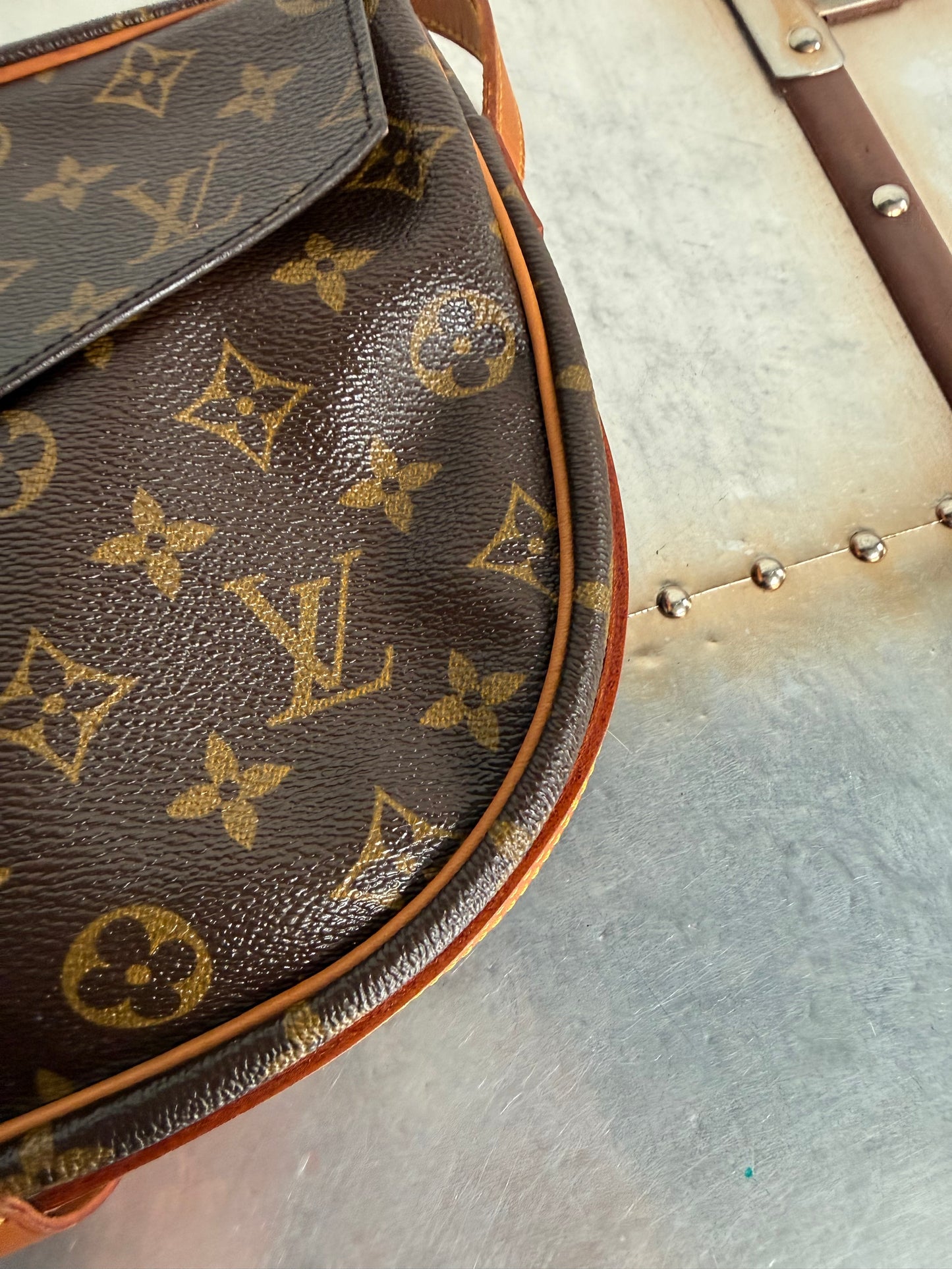 Pre-owned Authentic Louis Vuitton Jeune Fille GM Monogram Crossbody Bag