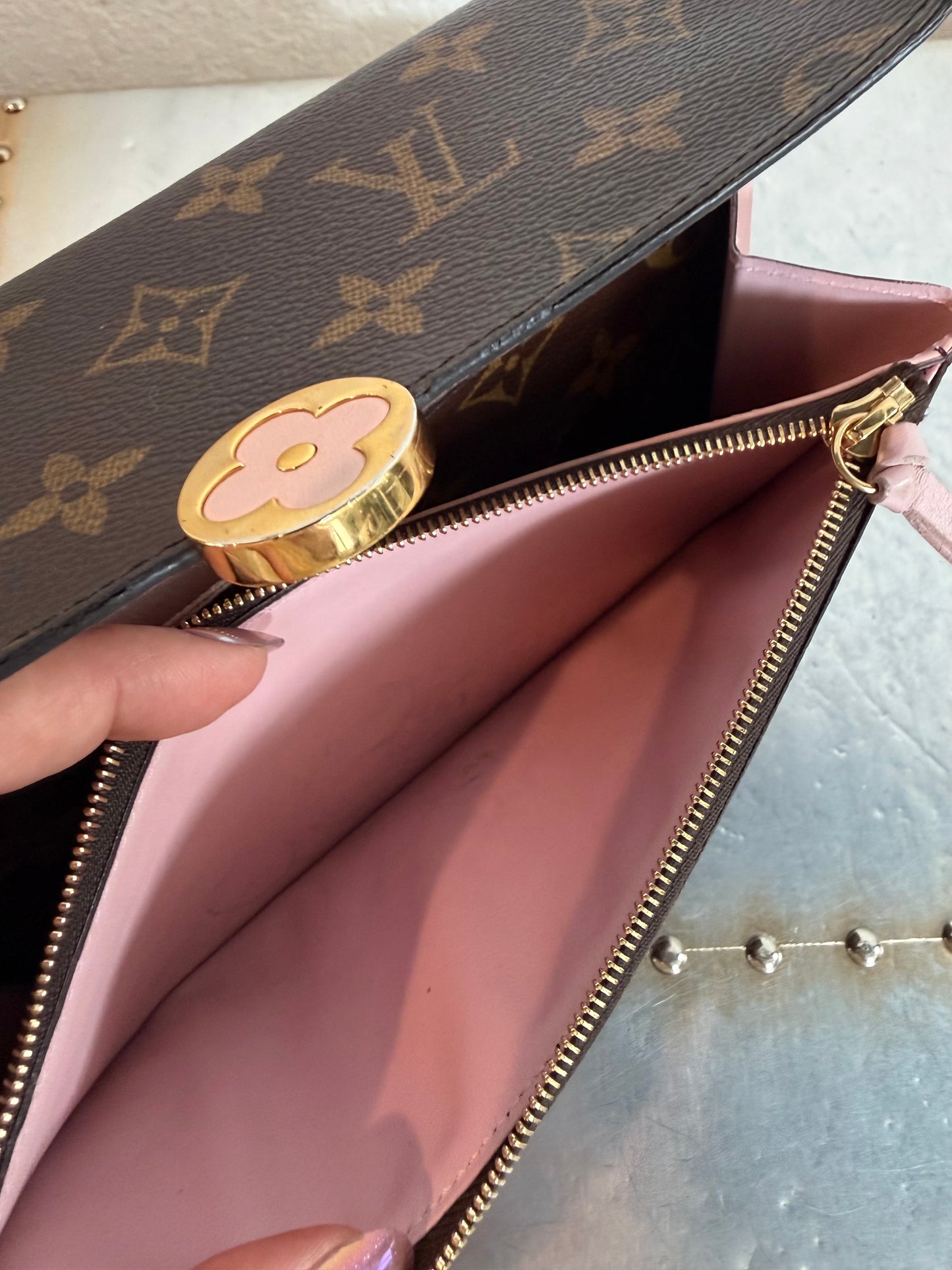 Pre-owned Authentic Louis Vuitton Flore Monogram Long Wallet