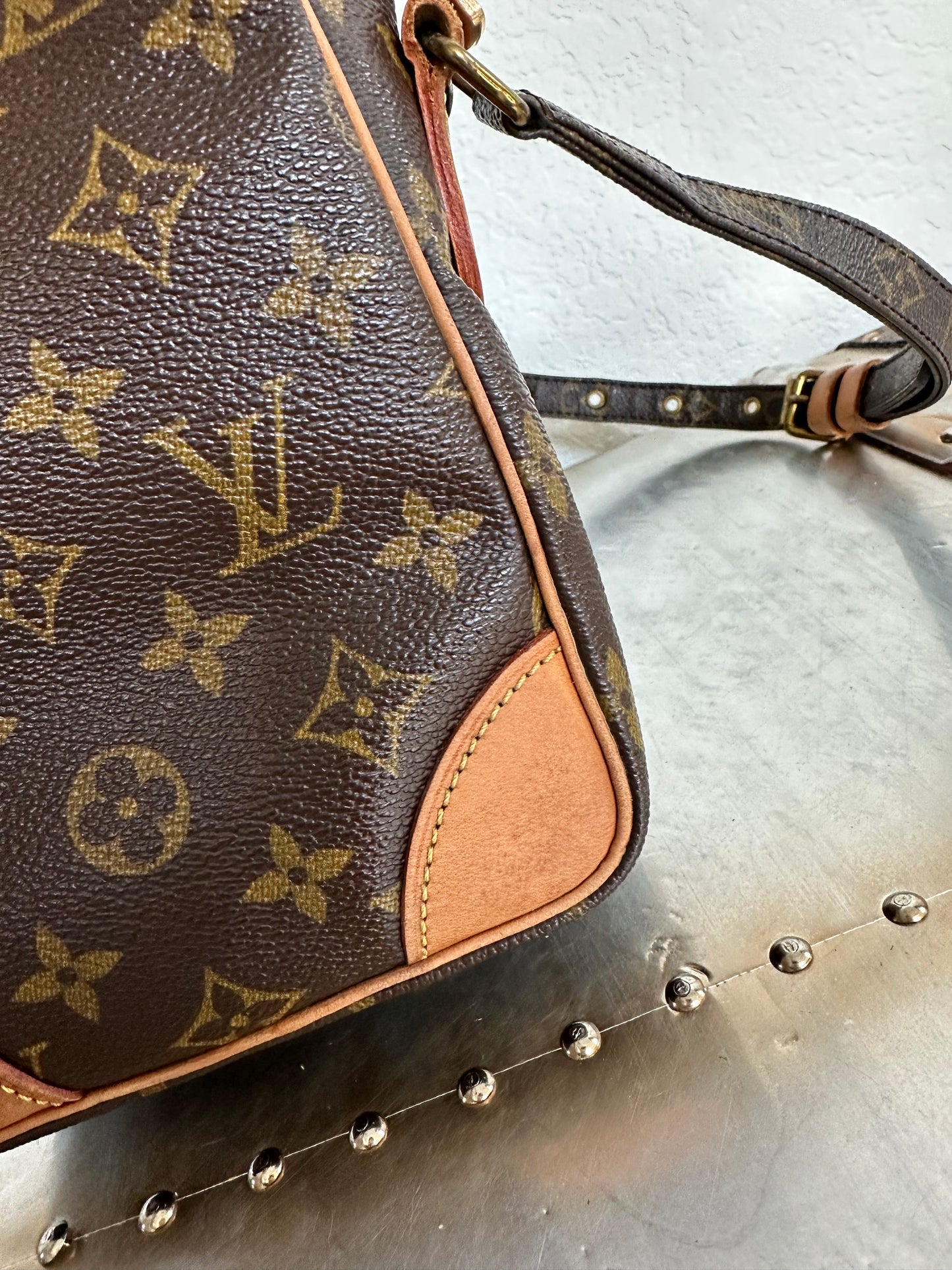 Pre-owned Authentic Louis Vuitton Amazon Monogram Crossbody Bag