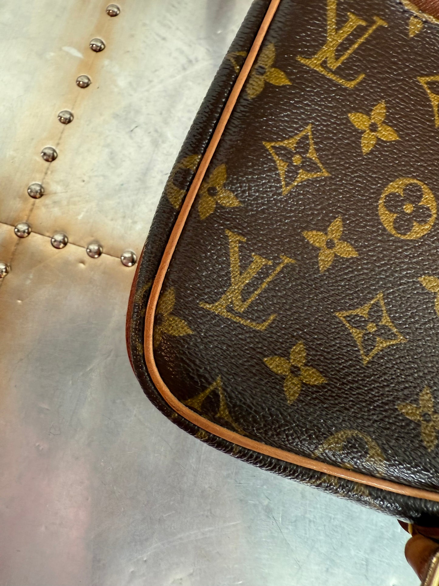 Pre-owned Louis Vuitton Cartouchiere MM Monogram Shoulder / Crossbody Bag