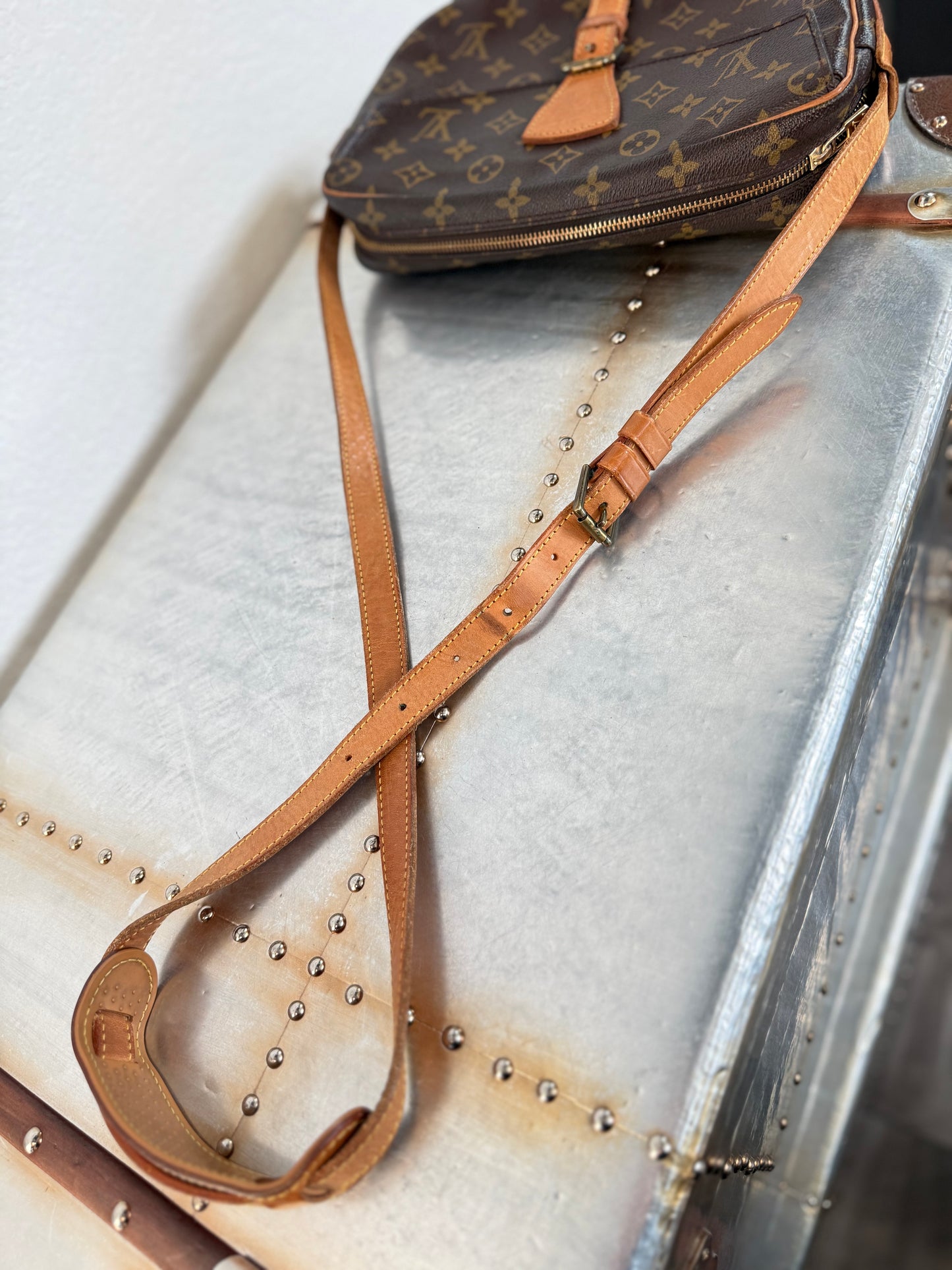 Pre-owned Authentic Louis Vuitton Jeune Fille GM Monogram Crossbody Bag