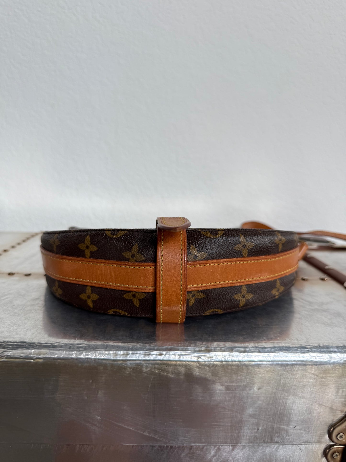 Pre-owned Authentic Louis Vuitton Chantilly GM Monogram Crossbody Bag
