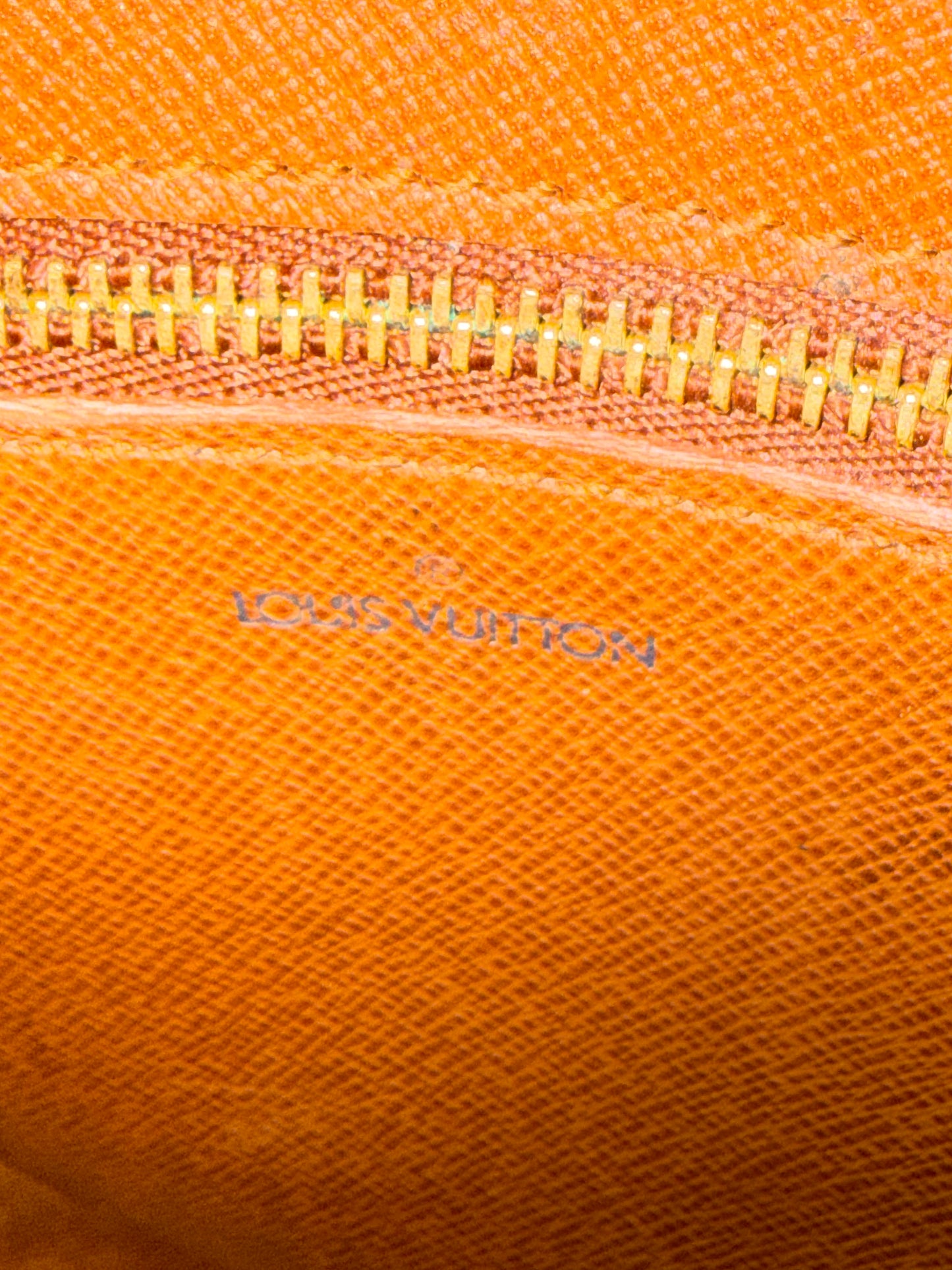 Pre-owned Authentic Louis Vuitton Saint Cloud MM Monogram Shoulder / Crossbody Bag