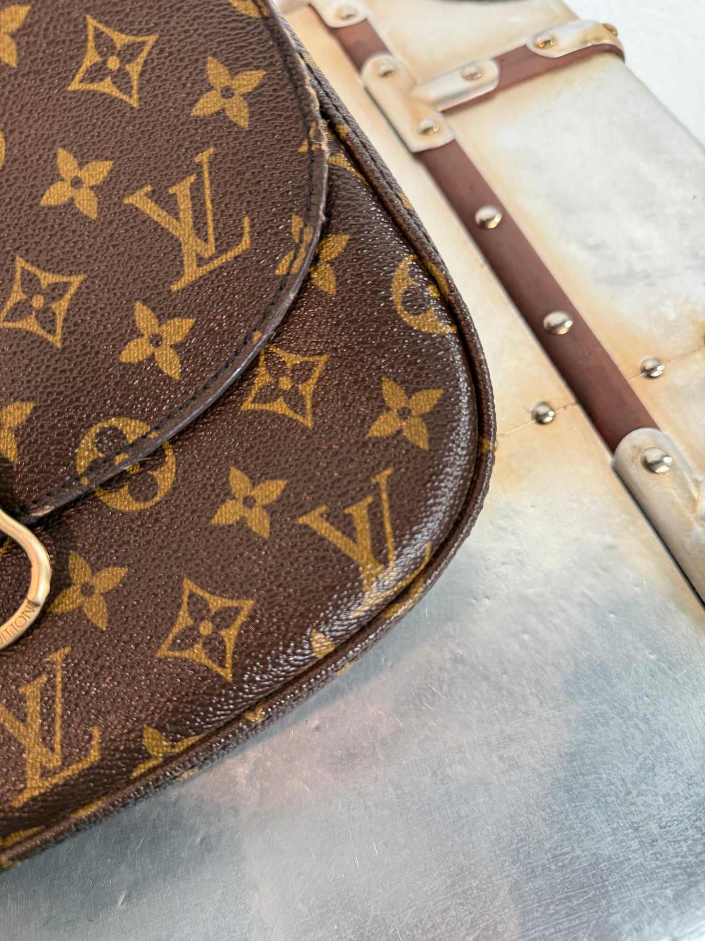 Pre-owned Authentic Louis Vuitton Saint Cloud GM Monogram Crossbody Bag