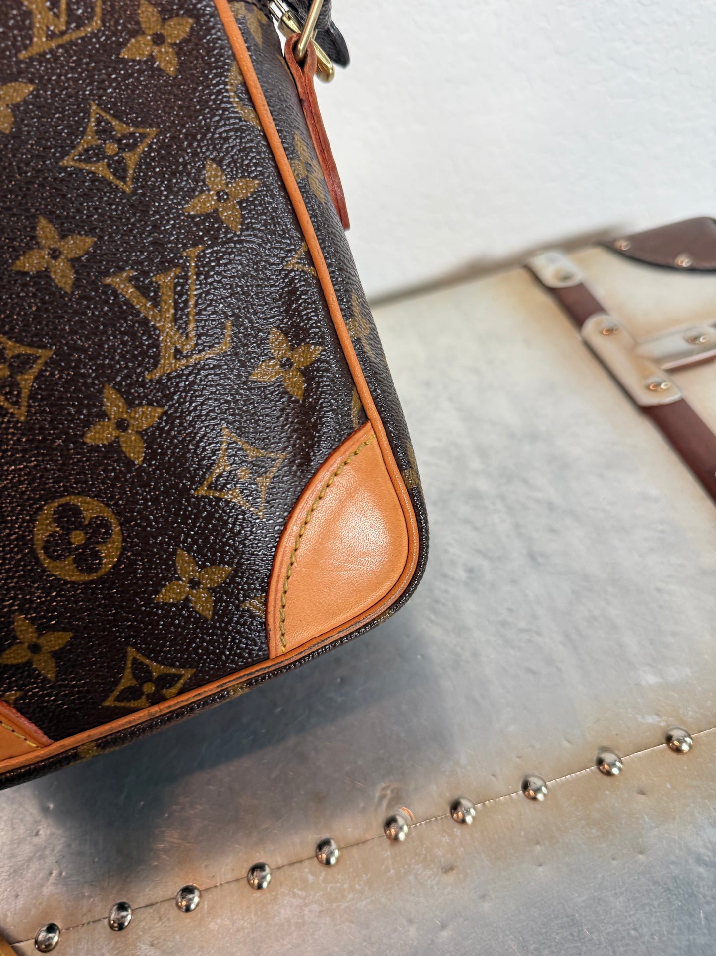 Pre-owned Authentic Louis Vuitton Amazon Monogram Crossbody Bag