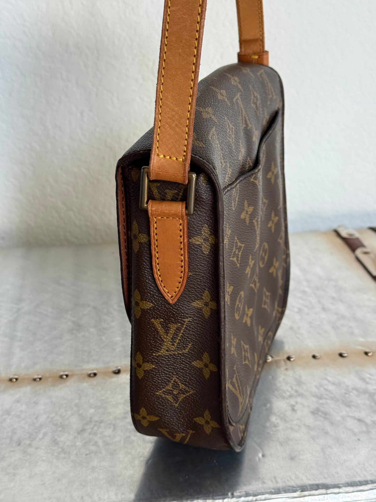 Pre-owned Authentic Louis Vuitton Saint Cloud GM Monogram Crossbody Bag