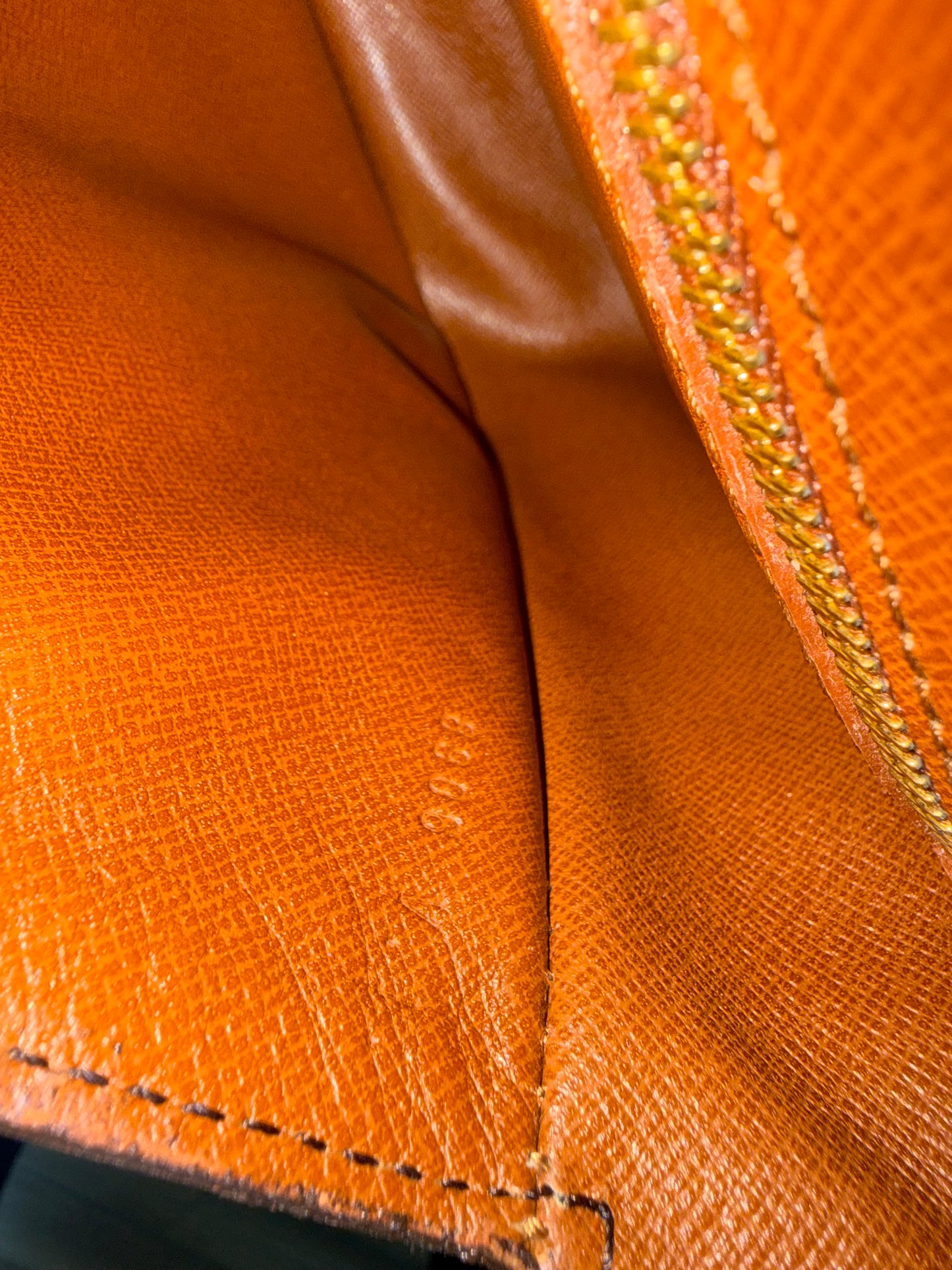 Pre-owned Authentic Louis Vuitton Saint Cloud GM Monogram Crossbody Bag