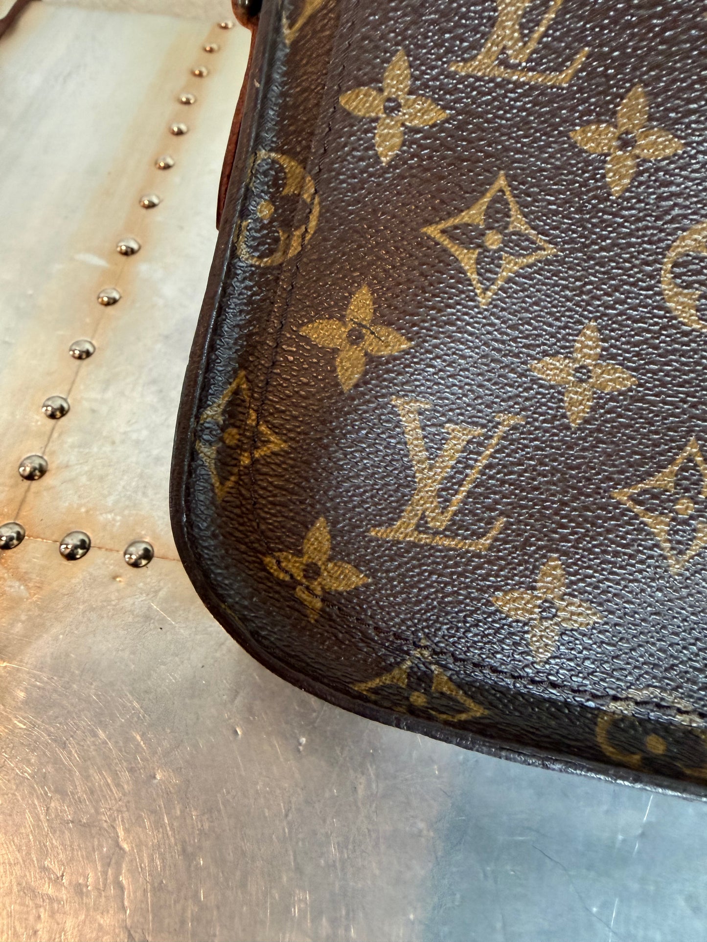 Pre-owned Authentic Louis Vuitton Saint Cloud PM Monogram Crossbody Bag