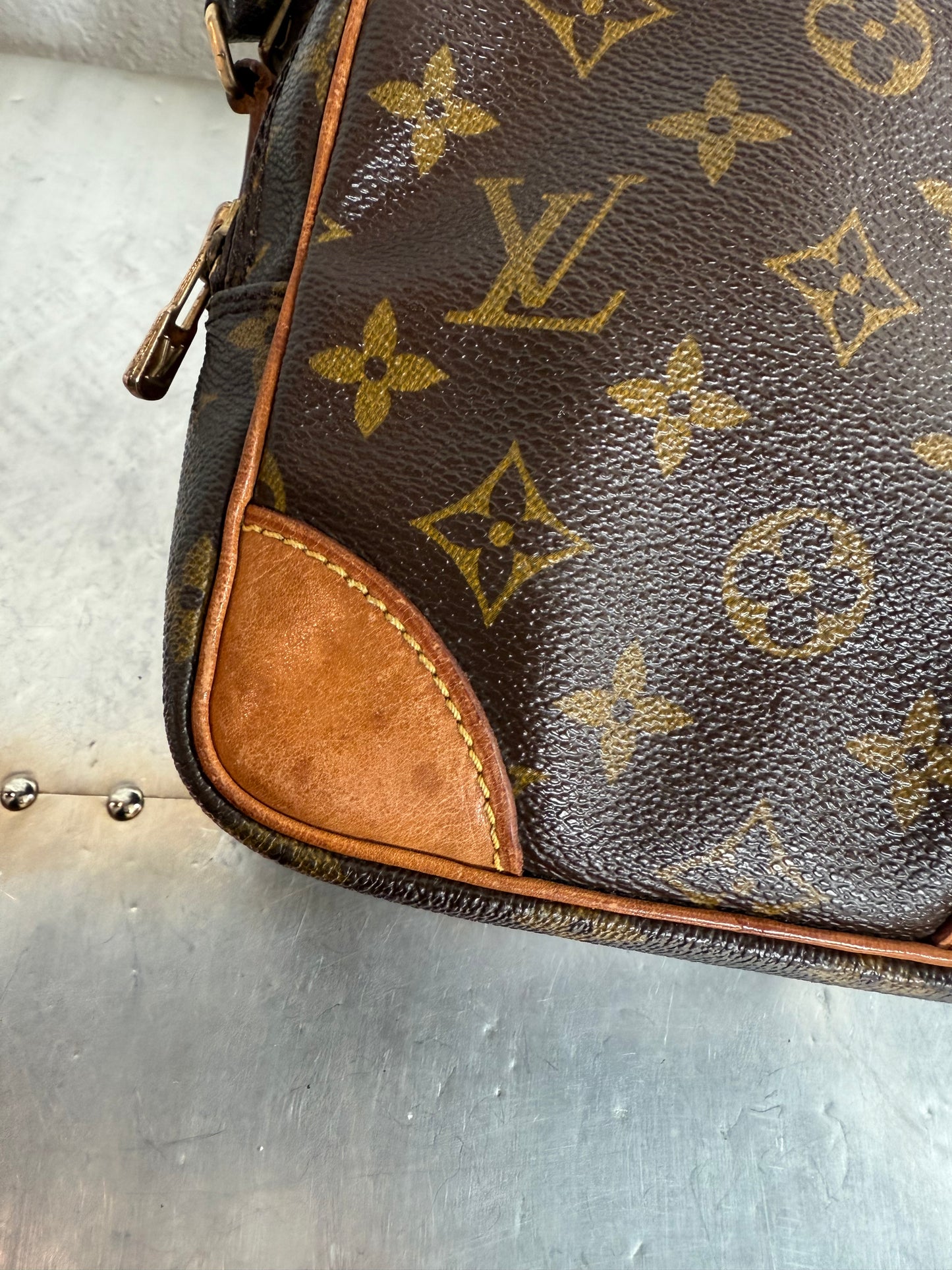 Pre-owned Authentic Louis Vuitton Amazon Monogram Crossbody Bag