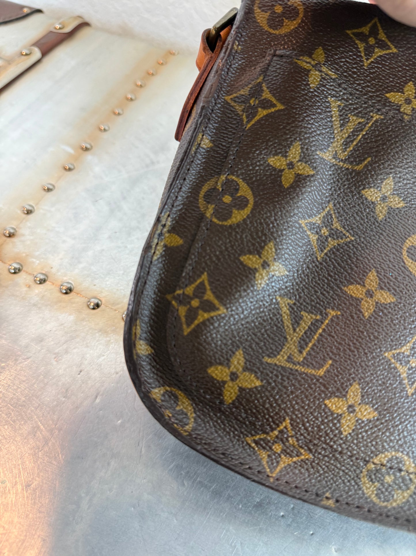 Pre-owned Authentic Louis Vuitton Saint Cloud MM Monogram Crossbody Bag