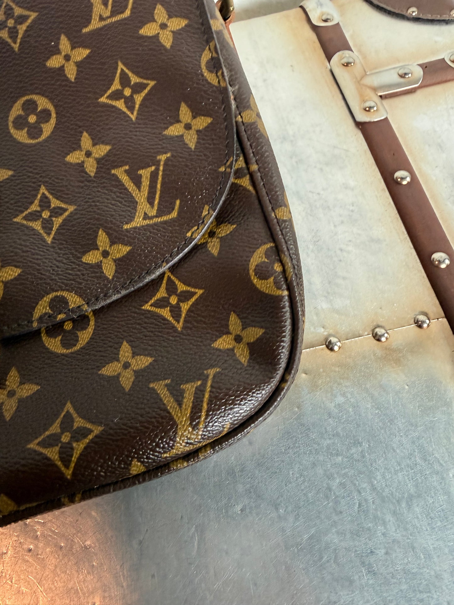 Pre-owned Authentic Louis Vuitton Saint Cloud GM Monogram Crossbody Bag