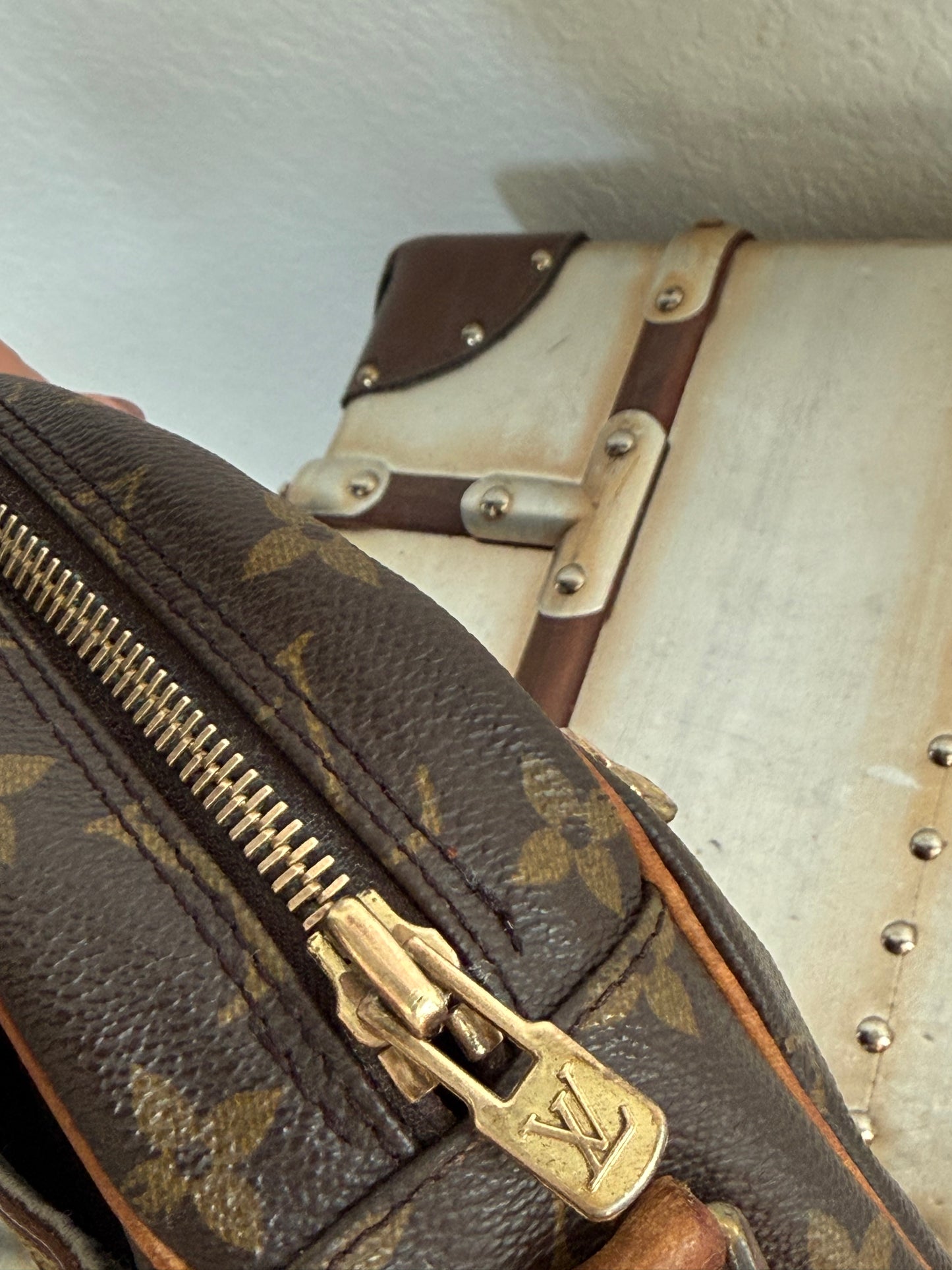 Pre-owned Authentic Louis Vuitton Senlis Monogram Crossbody /Shoulder Bag