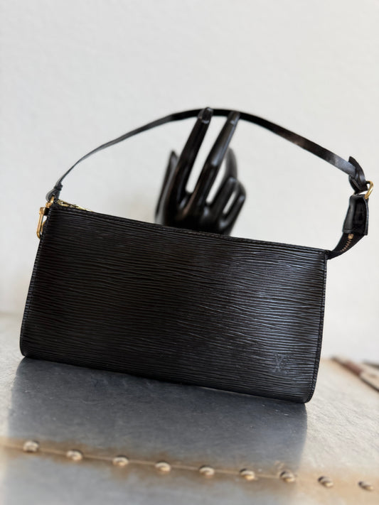 Pre-owned Louis Vuitton Pochette Accessoires Epi Shoulder / Handbag