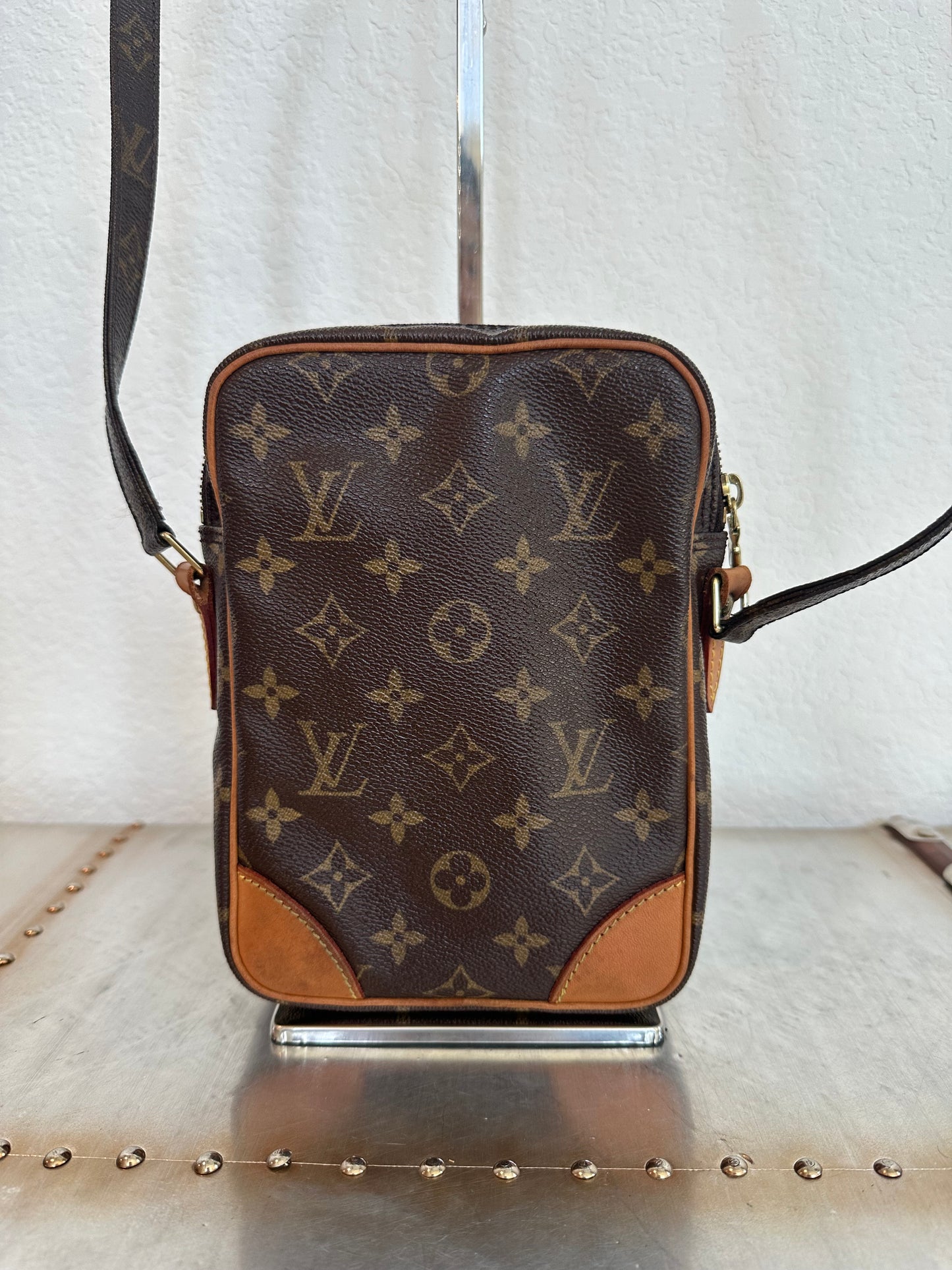 Pre-owned Authentic Louis Vuitton Amazon Monogram Crossbody Bag