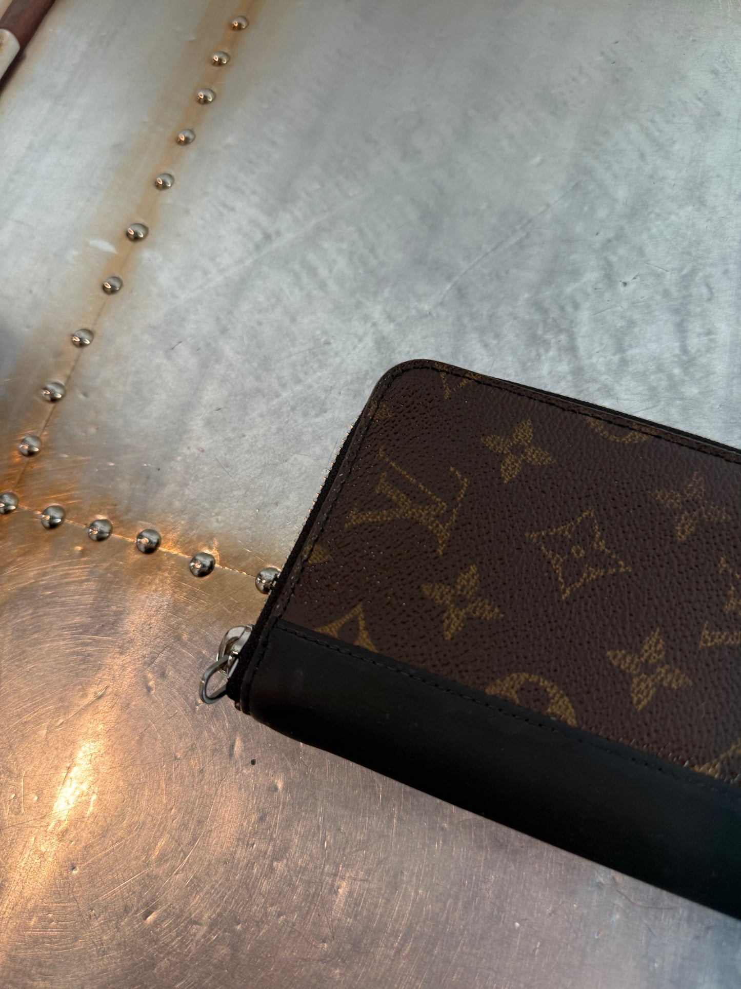 Pre-owned Authentic Louis Vuitton Macassar Vertical Zippy Monogram Wallet