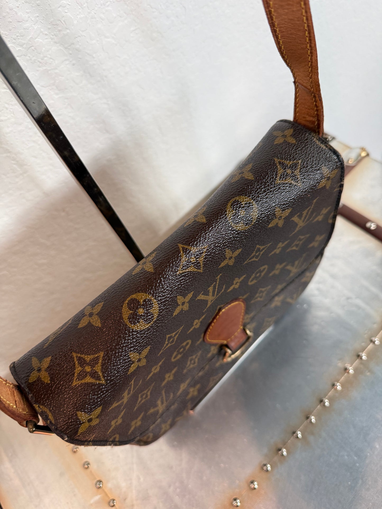 Pre-owned Authentic Louis Vuitton Saint Cloud GM Monogram Crossbody Bag