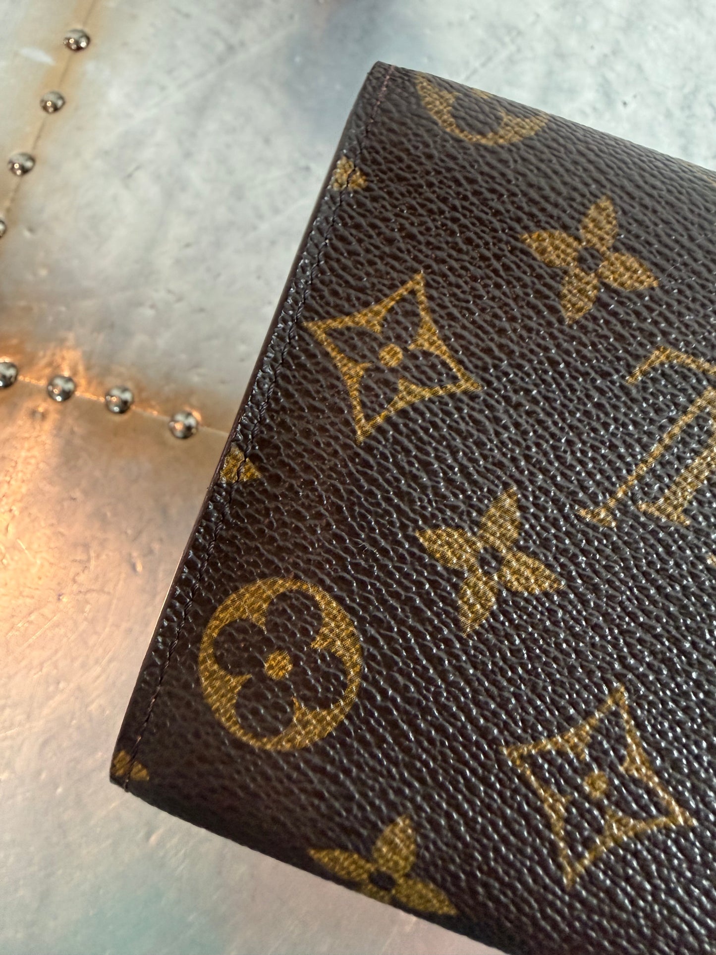 Pre-owned Authentic Louis Vuitton Portefeuille  International Monogram Wallet