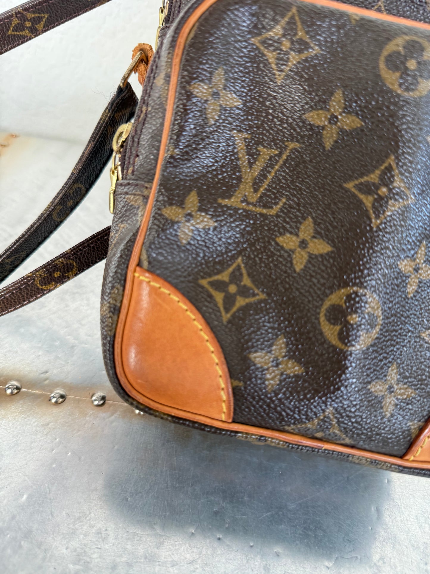 Pre-owned Authentic Louis Vuitton Amazon Monogram Crossbody Bag