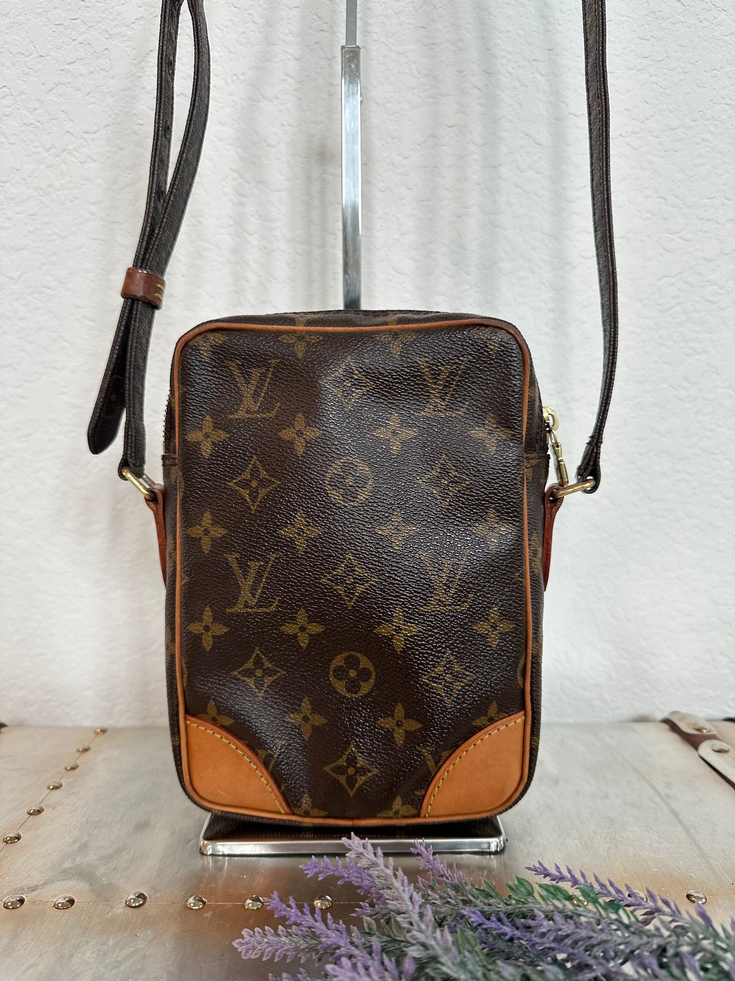 Pre-owned Authentic Louis Vuitton Danube Monogram Crossbody Bag