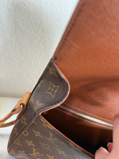 Pre-owned Authentic Louis Vuitton Saint Cloud GM Monogram Crossbody Bag