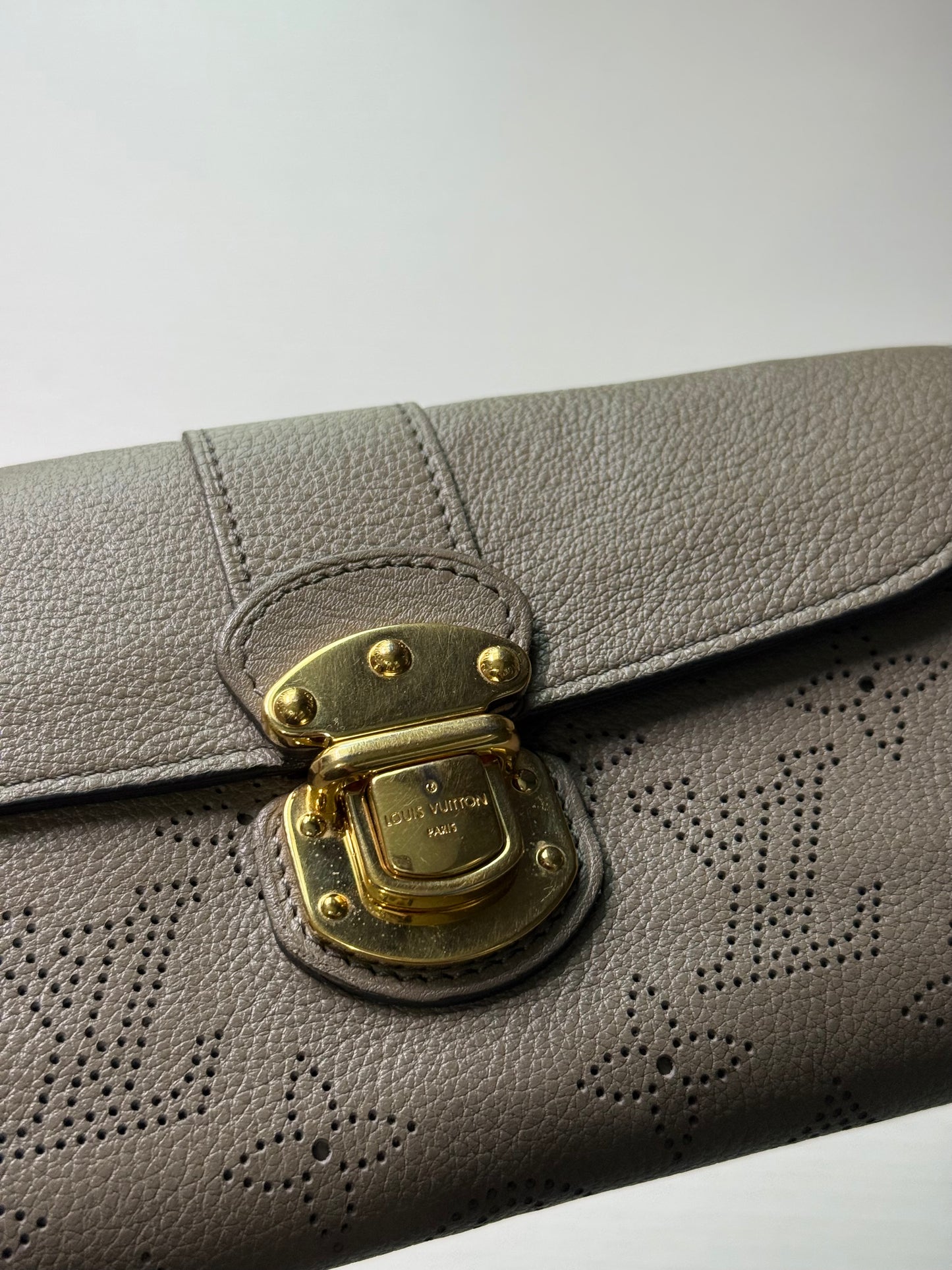 Pre-owned Authentic Louis Vuitton Mahina Amelia long Wallet