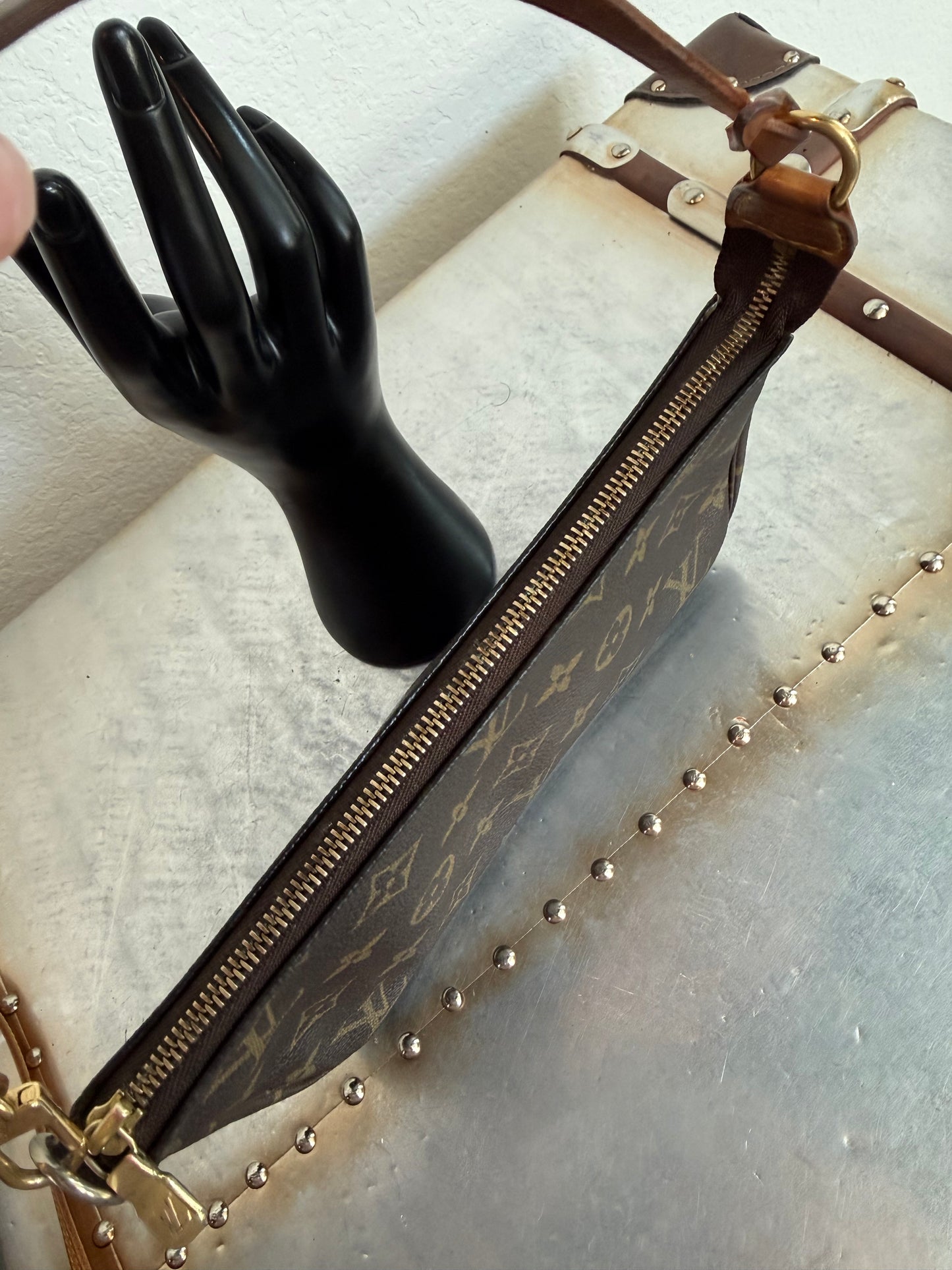 Pre-owned Authentic Louis Vuitton Pochette Accessoires Monogram Shoulder / Handbag