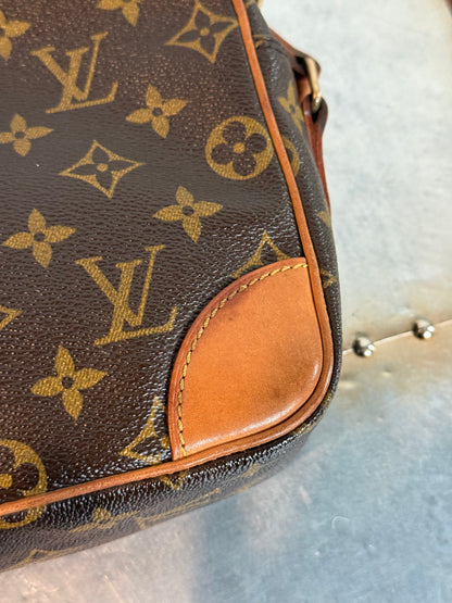 Pre-owned Authentic Louis Vuitton Trocadero 27 Monogram Crossbody Bag