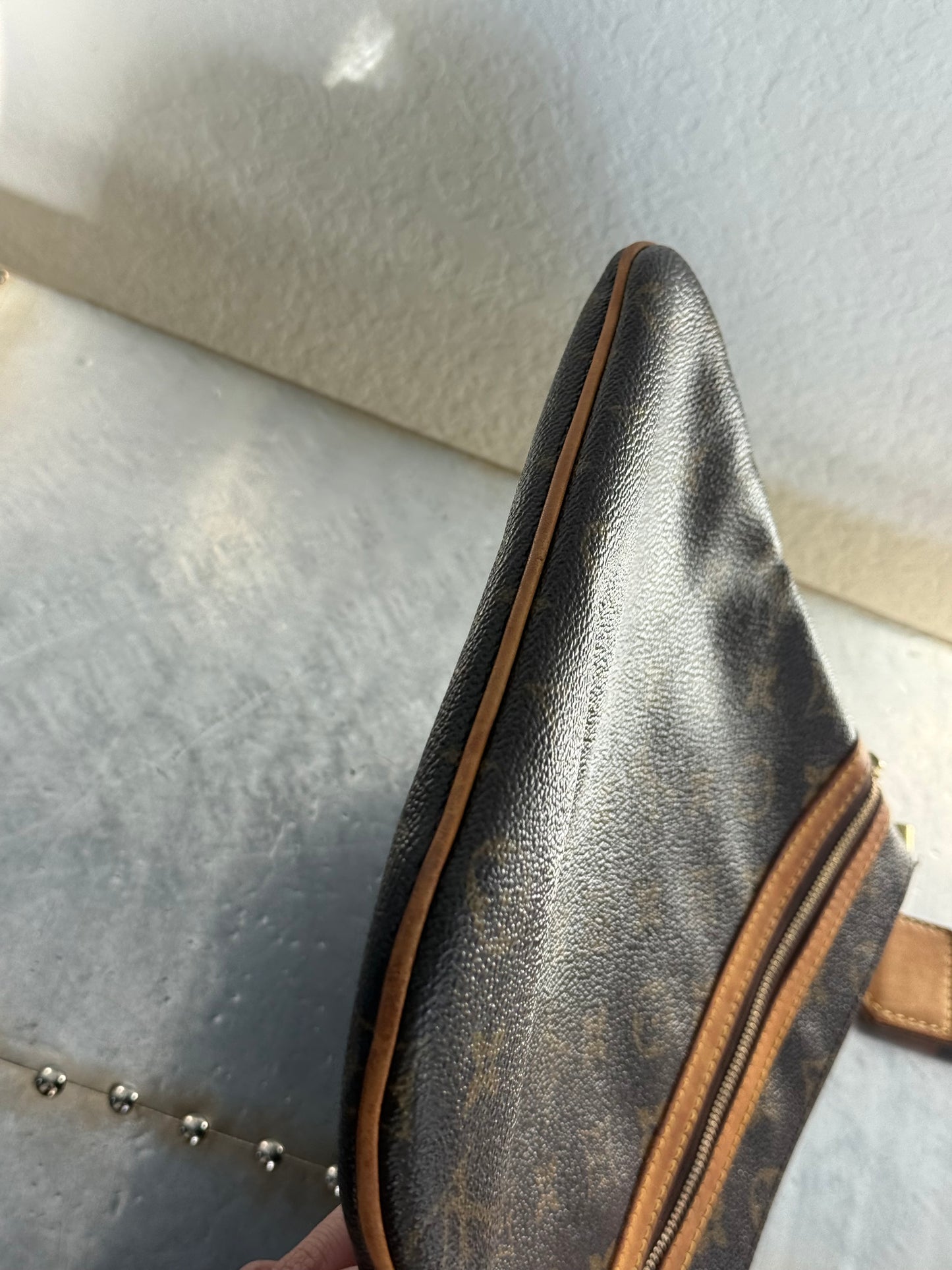 Pre-owned Authentic Louis Vuitton Pochette Bosphore Monogram Shoulder / Crossbody Bag