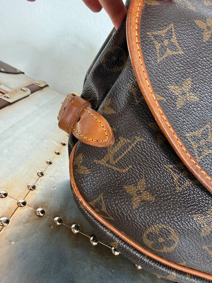Pre-owned Authentic Louis Vuitton Saumur 30 Monogram Crossbody Bag