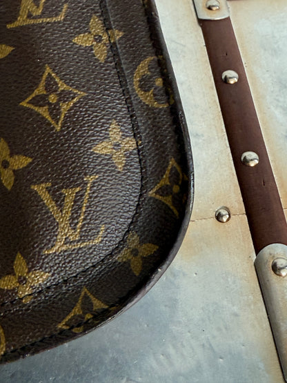 Pre-owned Authentic Louis Vuitton Saint Cloud GM Monogram Crossbody Bag
