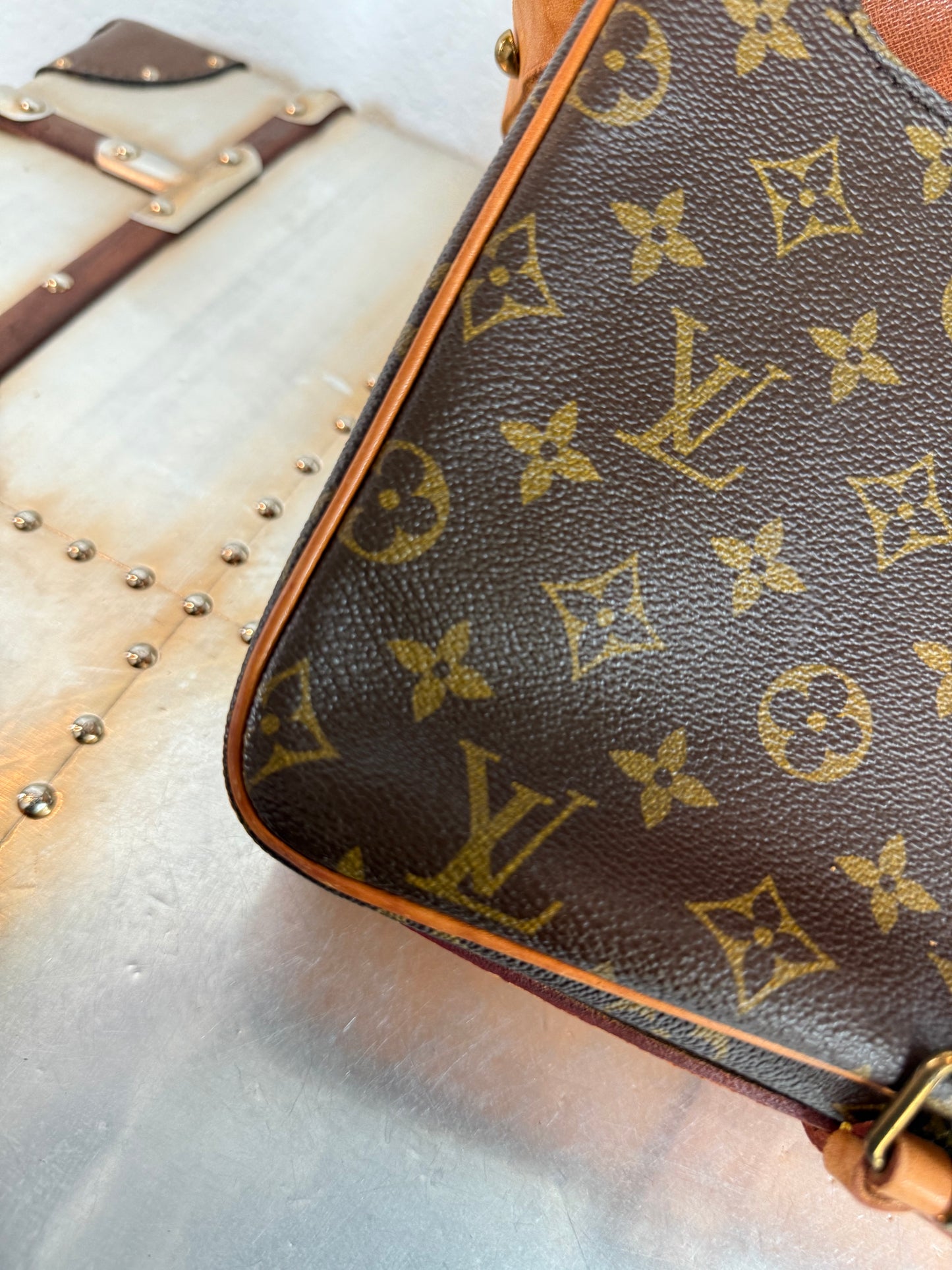Pre-owned Louis Vuitton Cartouchiere GM Monogram Shoulder / Crossbody Bag