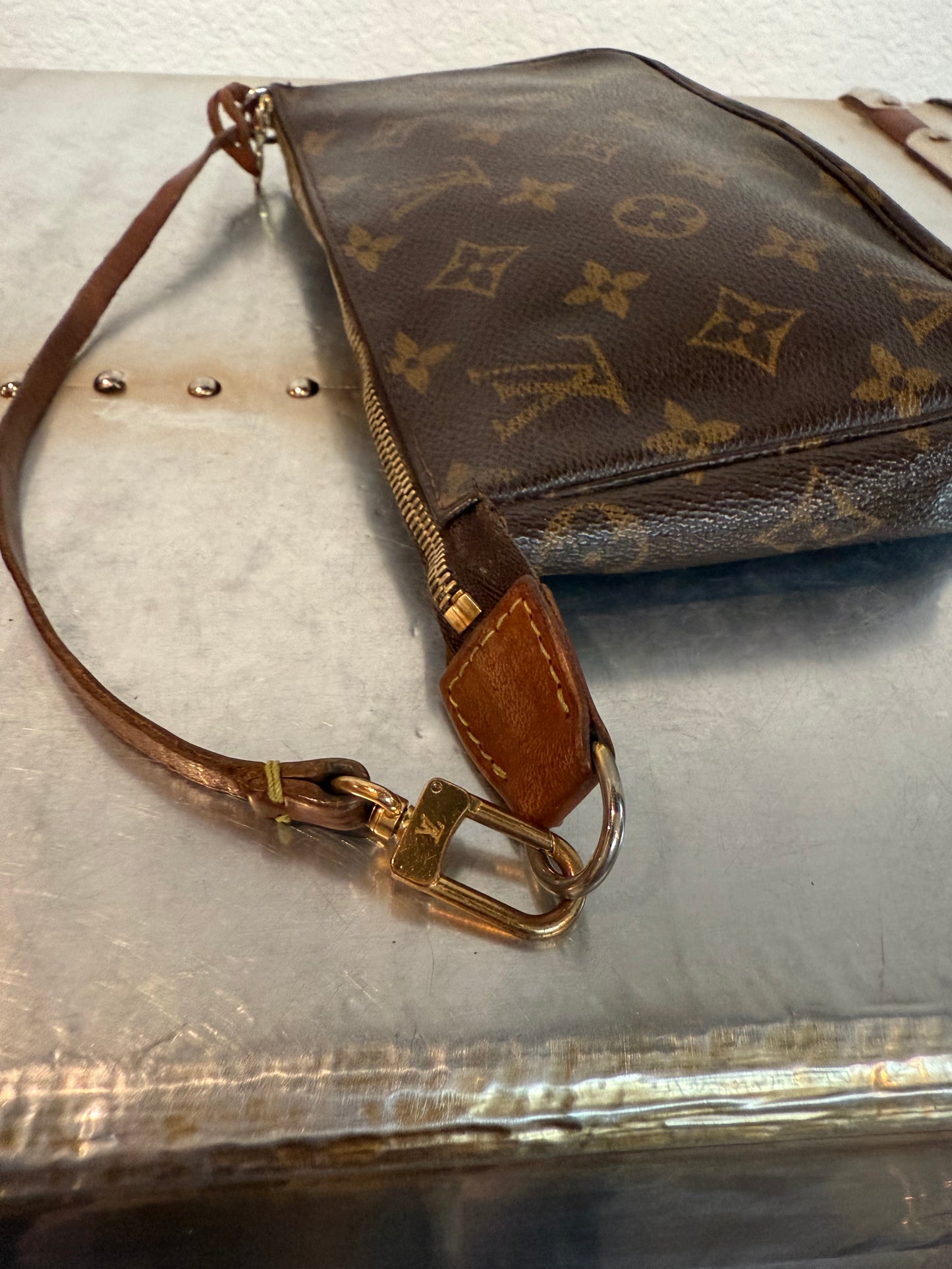 Pre-owned Authentic Louis Vuitton Pochette Accessoires Monogram Shoulder / Handbag