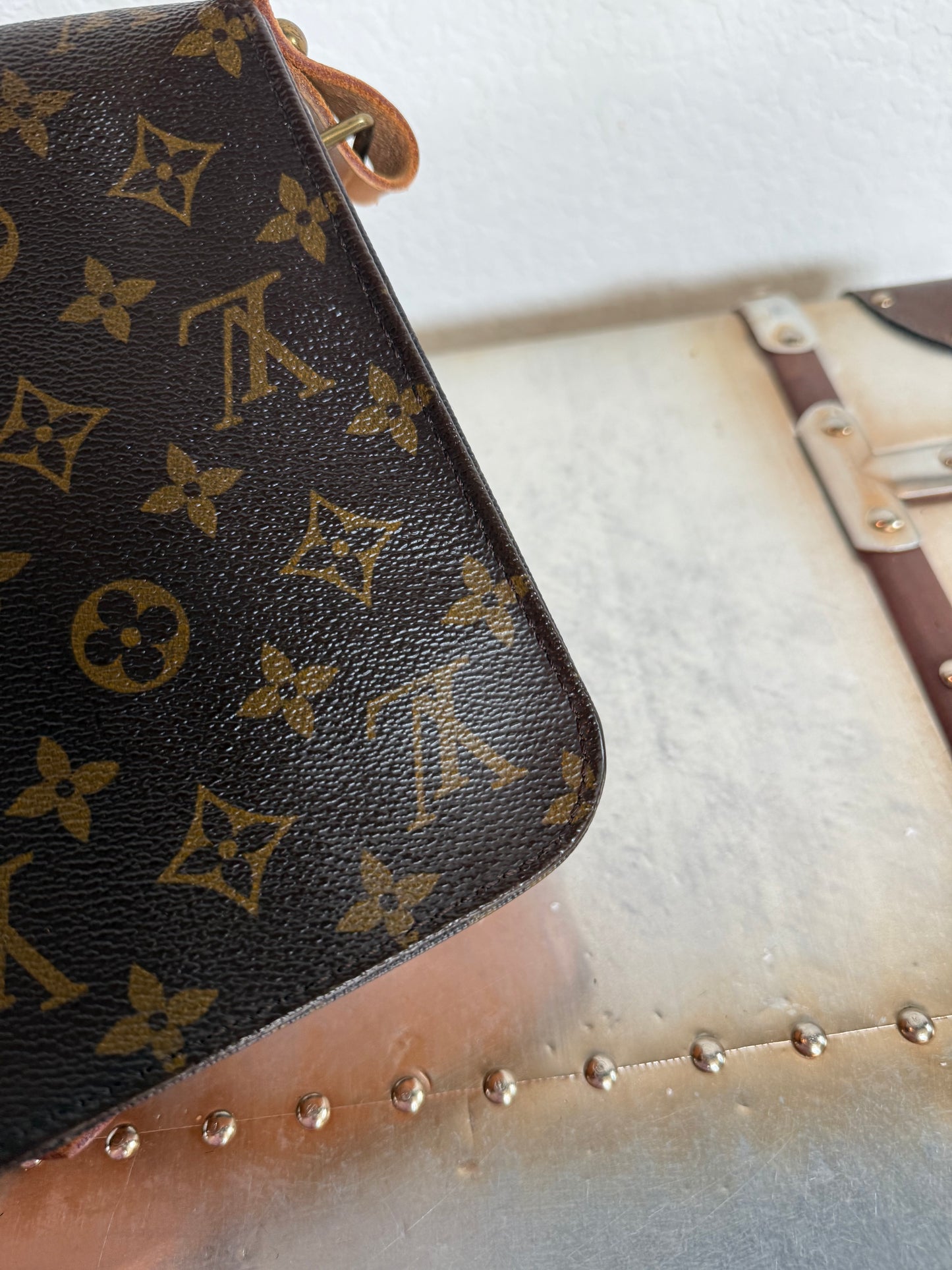 Pre-owned Louis Vuitton Cartouchiere MM Monogram Shoulder / Crossbody Bag