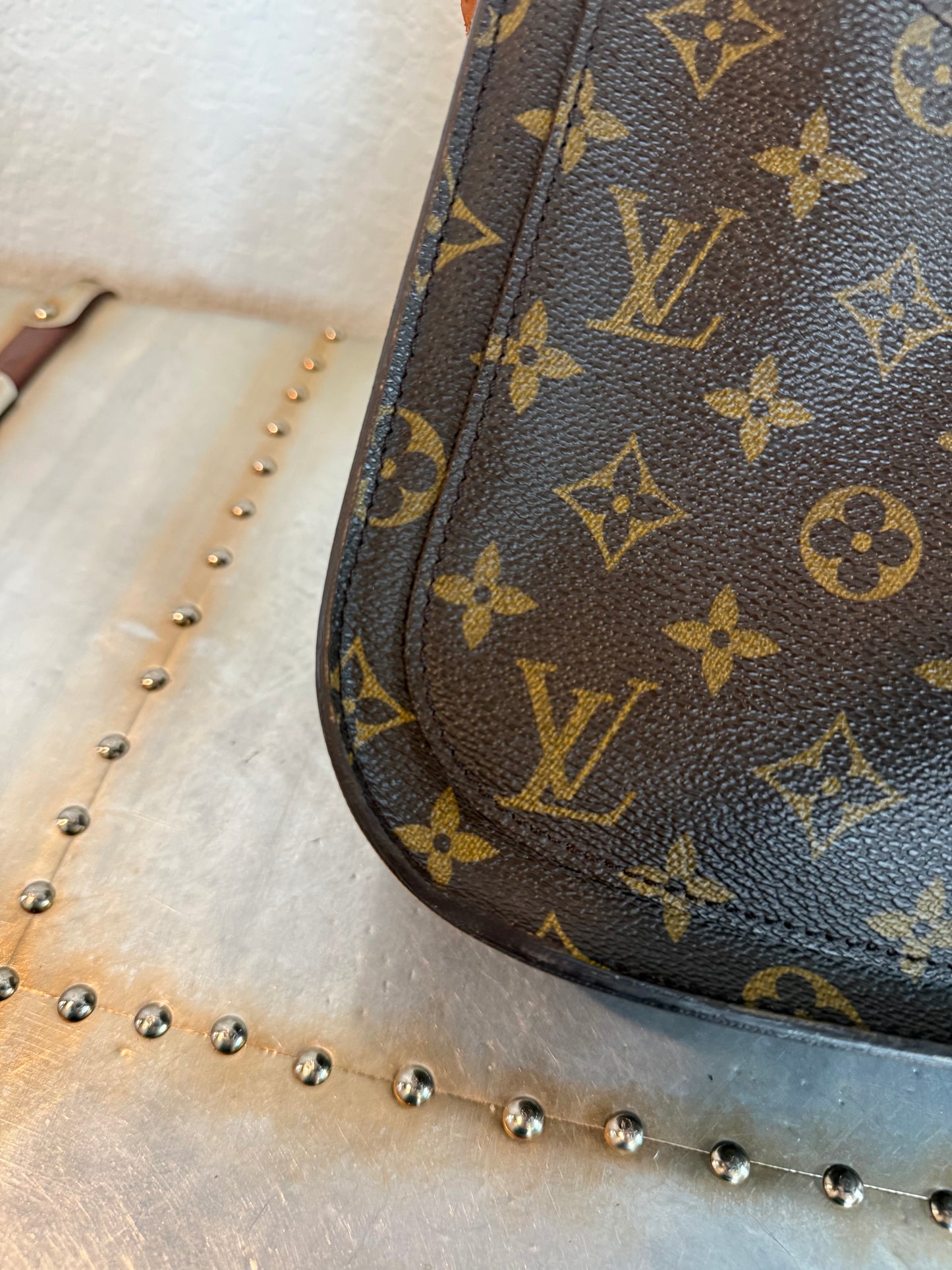 Pre-owned Authentic Louis Vuitton Saint Cloud GM Monogram Crossbody Bag
