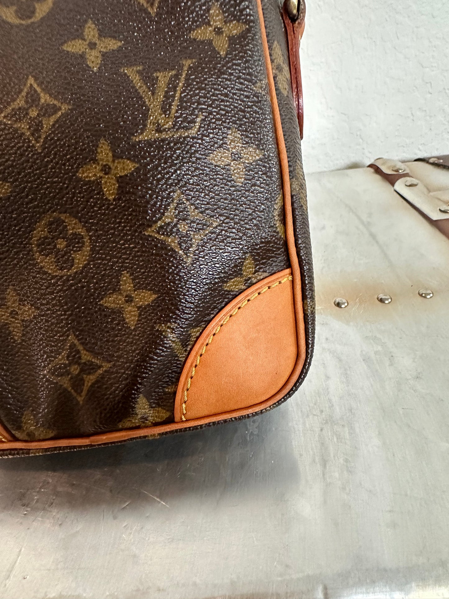 Pre-owned Authentic Louis Vuitton Danube Monogram Crossbody Bag